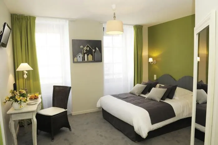 Photo of the whole room, Bed in Hôtel Restaurant Corto Maltese