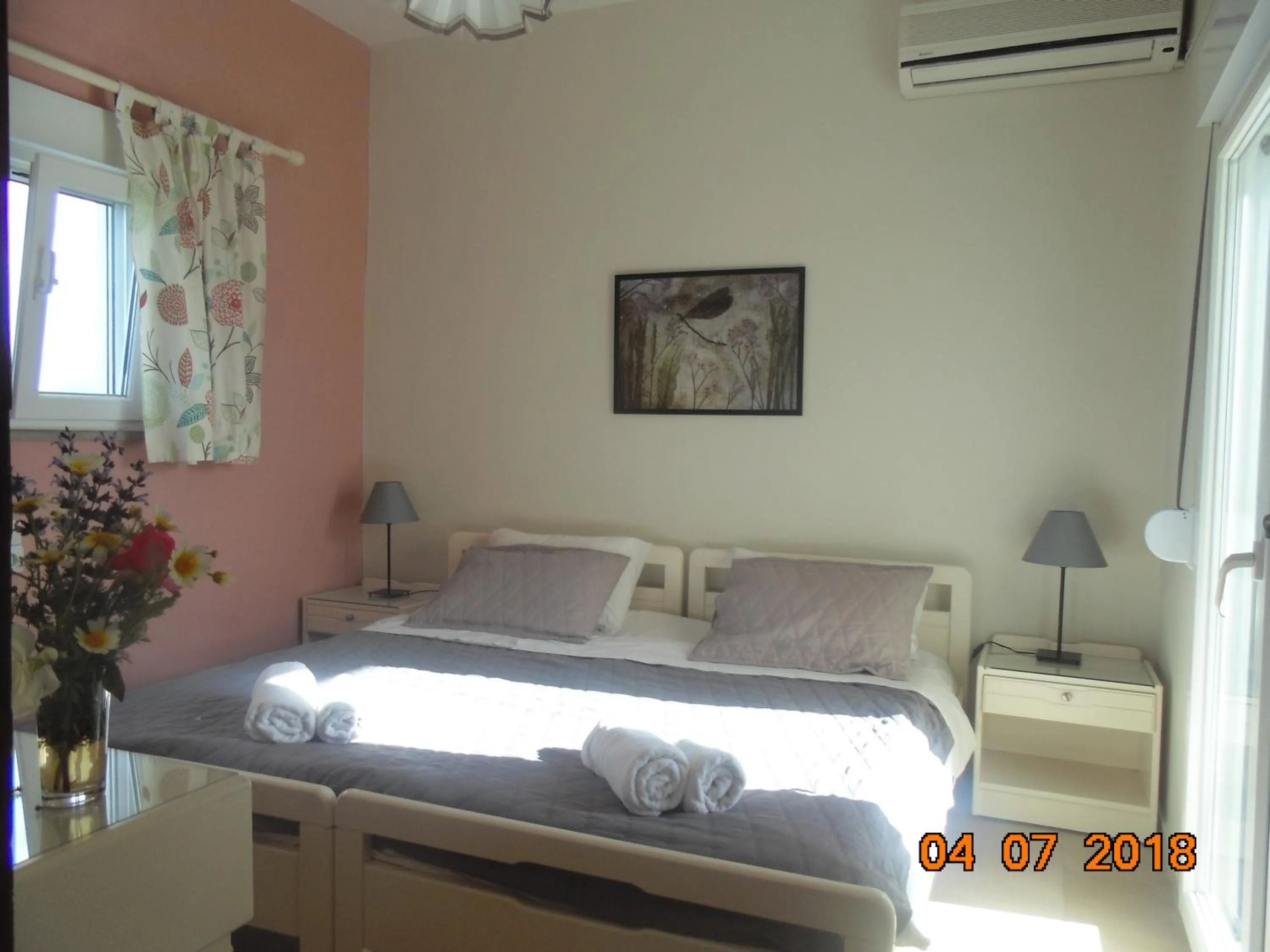 Bed in Hippokratis Apartments