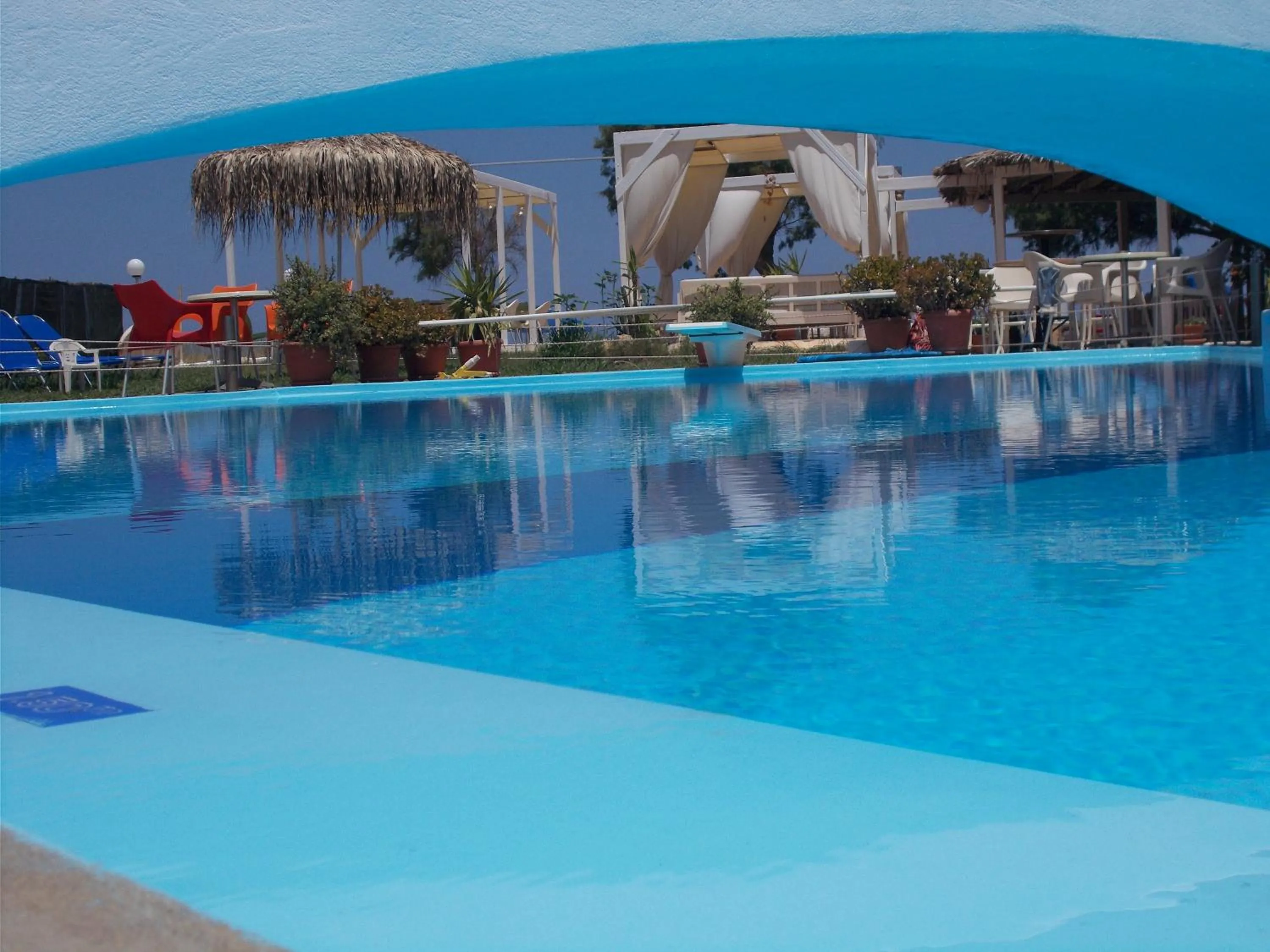 Swimming pool in Hippokratis Apartments