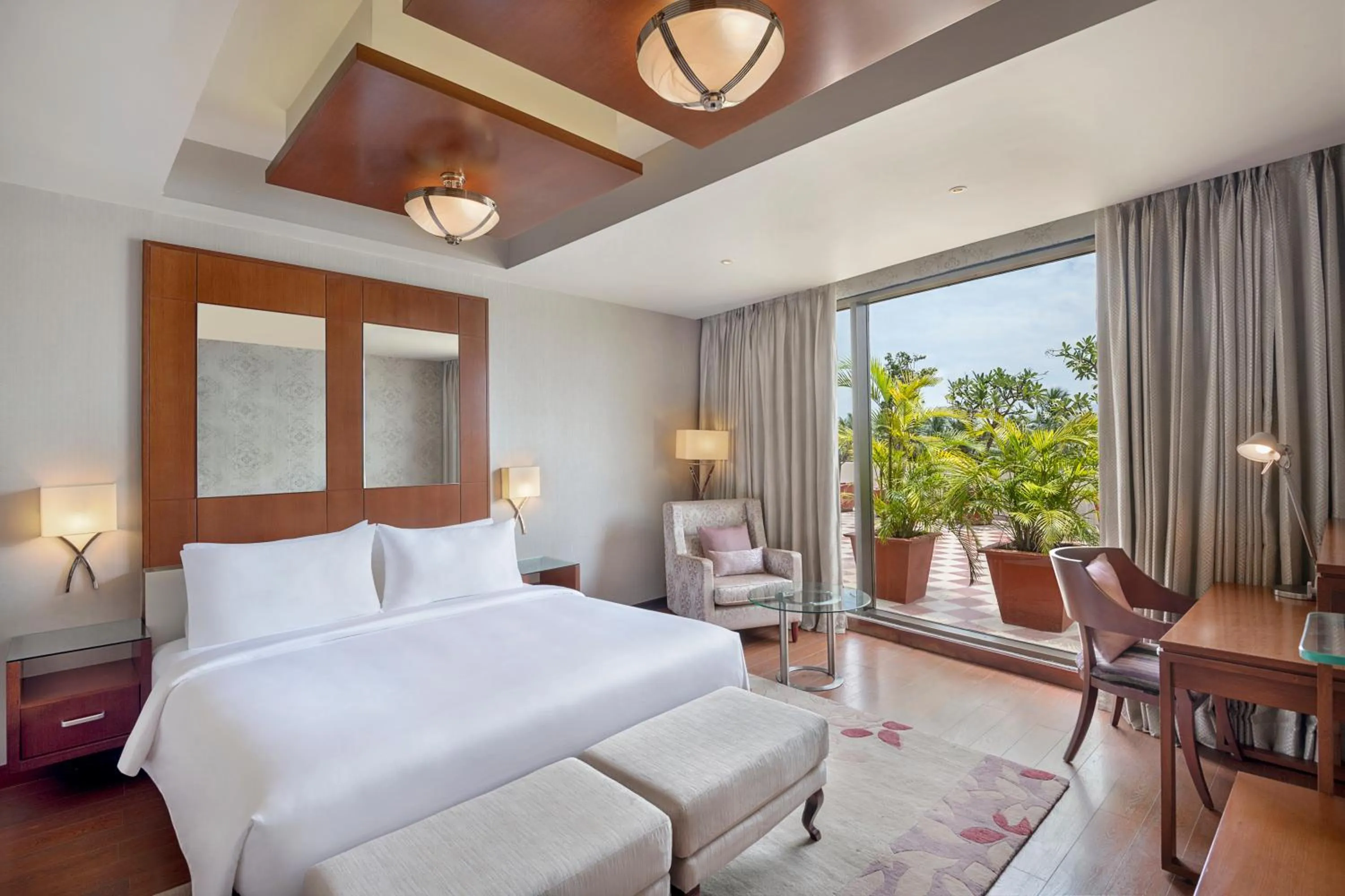 Bedroom, Bed in Radisson Salem