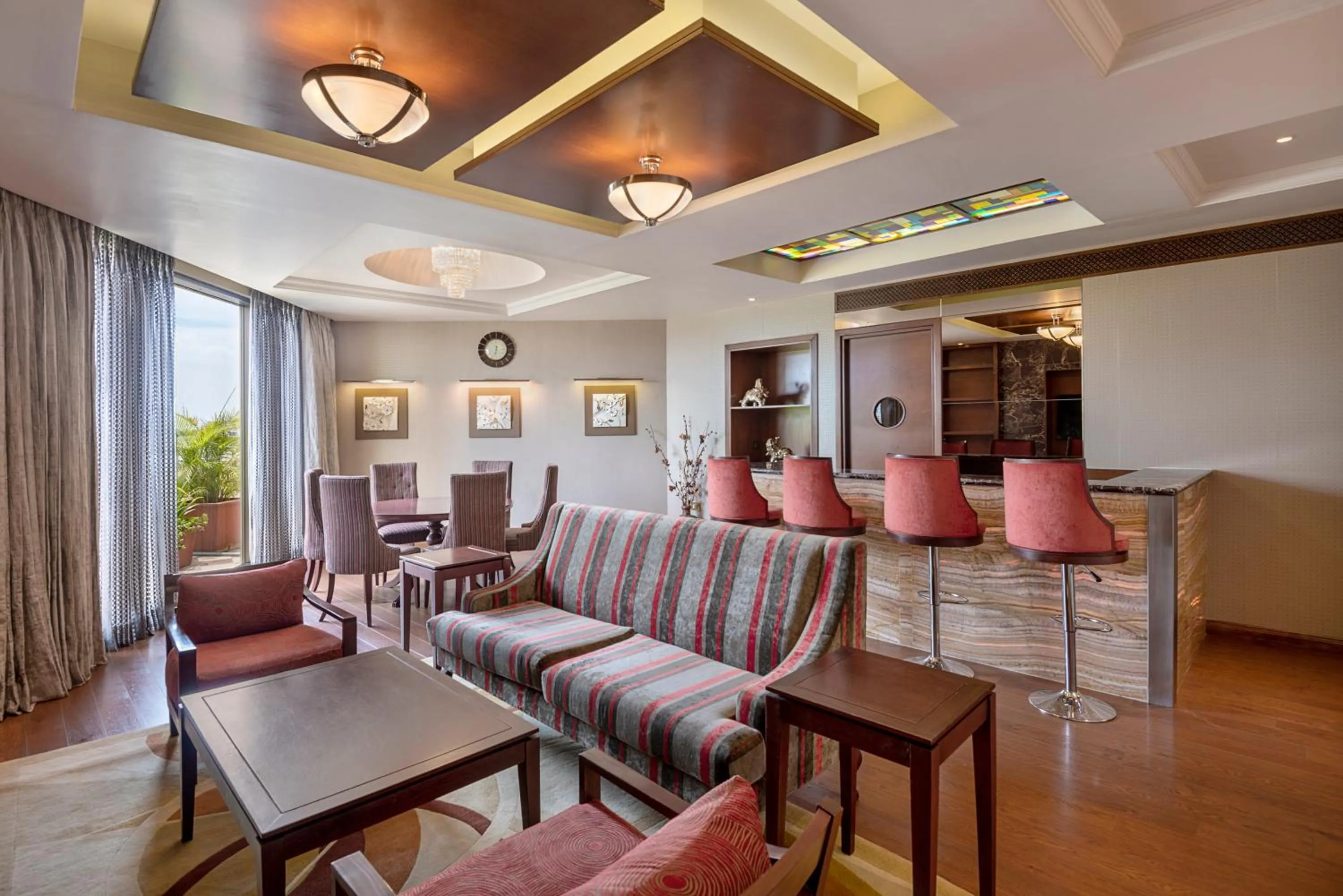 Seating area in Radisson Salem