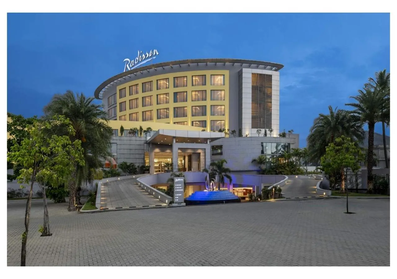 Property building in Radisson Salem