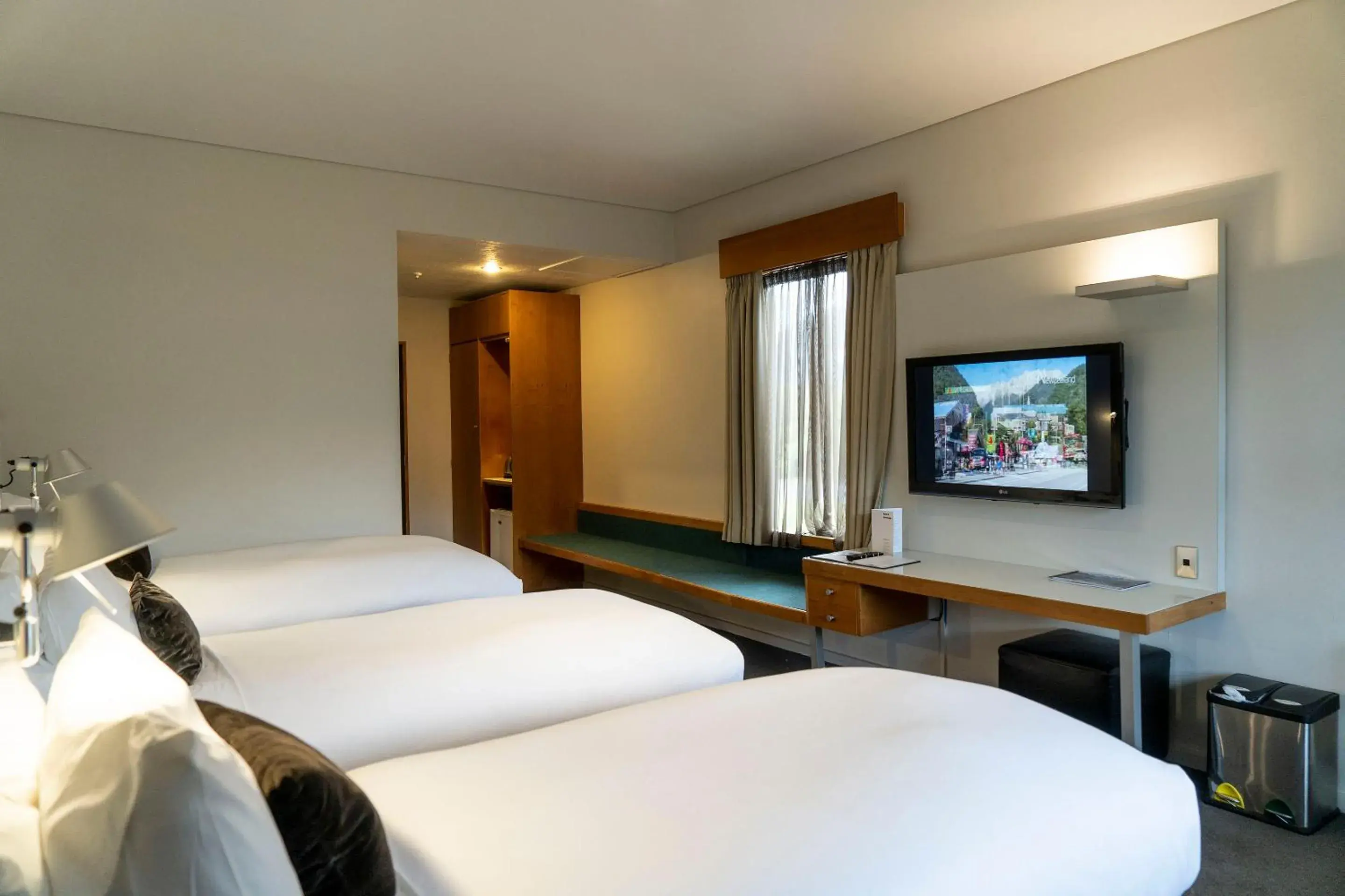 TV and multimedia, Bed in Scenic Hotel Franz Josef Glacier TV and multimedia, Bed in Scenic Hotel Franz Josef Glacier