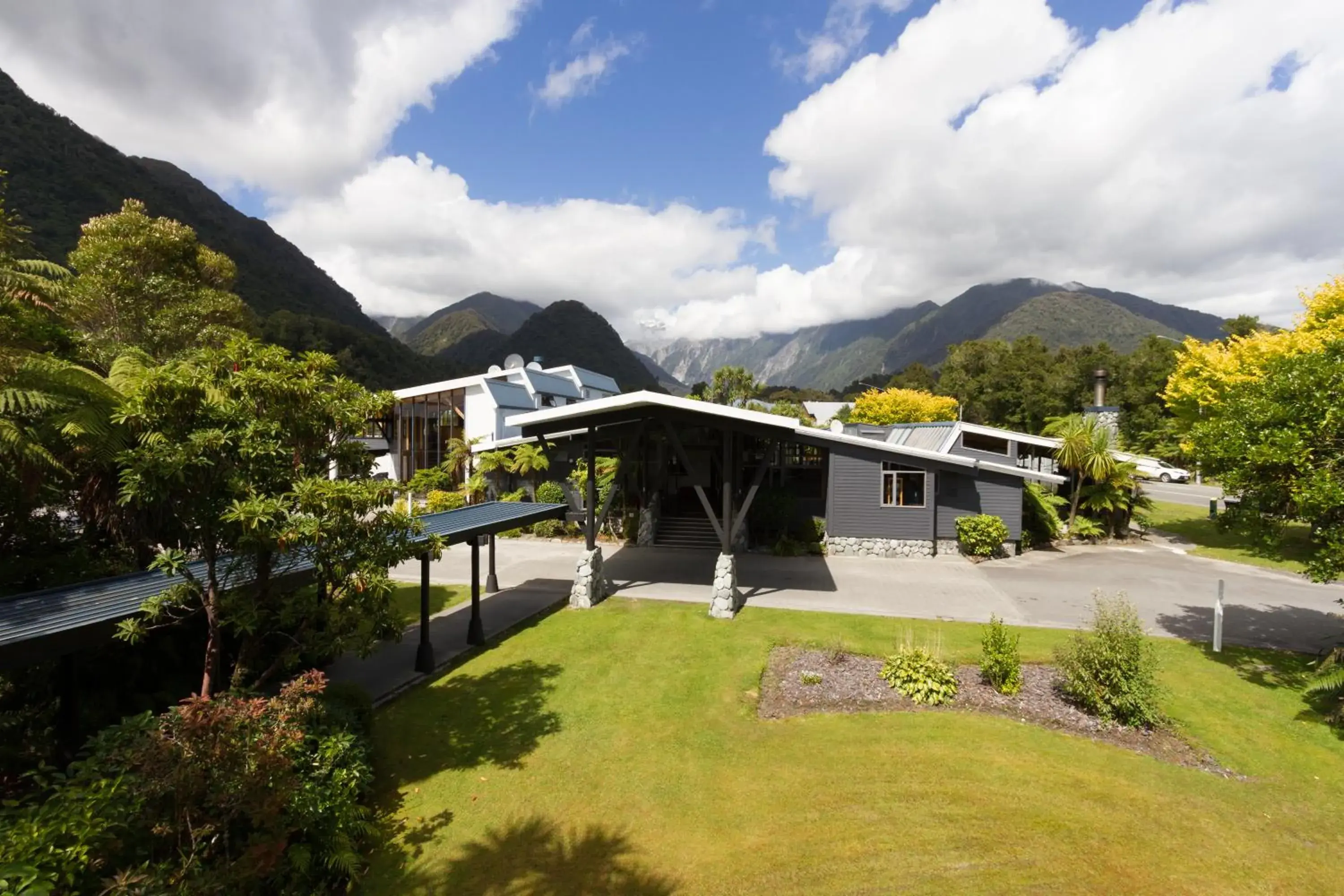 Facade/entrance in Scenic Hotel Franz Josef Glacier Facade/entrance in Scenic Hotel Franz Josef Glacier