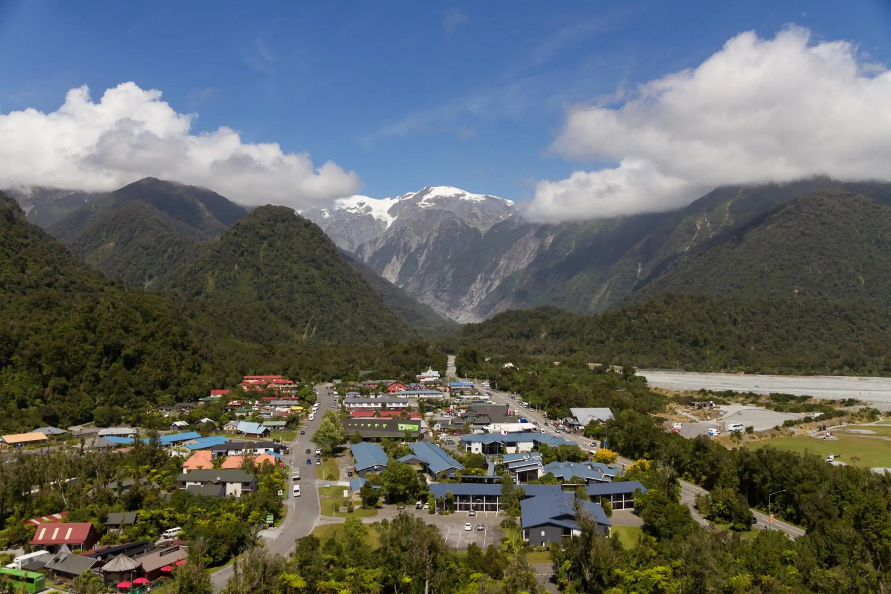 Mountain view in Scenic Hotel Franz Josef Glacier Mountain view in Scenic Hotel Franz Josef Glacier