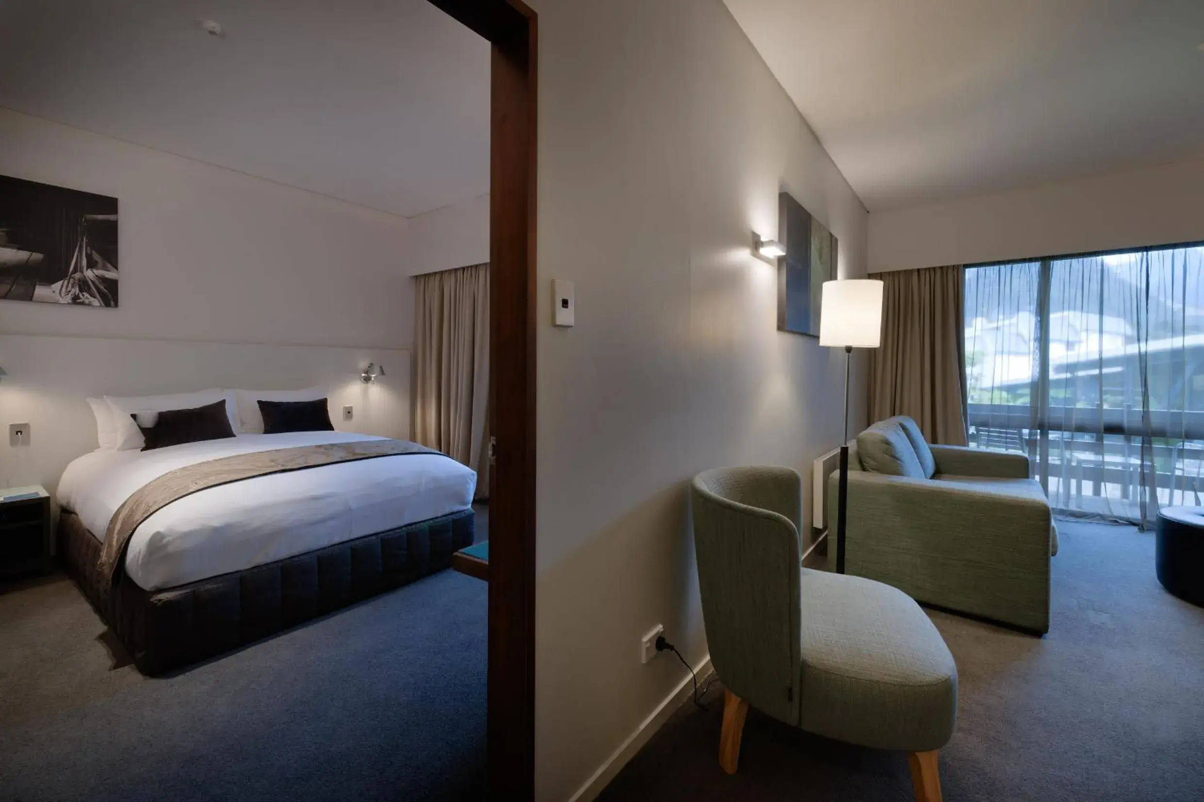 Superior Twin Suite in Scenic Hotel Franz Josef Glacier Superior Twin Suite in Scenic Hotel Franz Josef Glacier