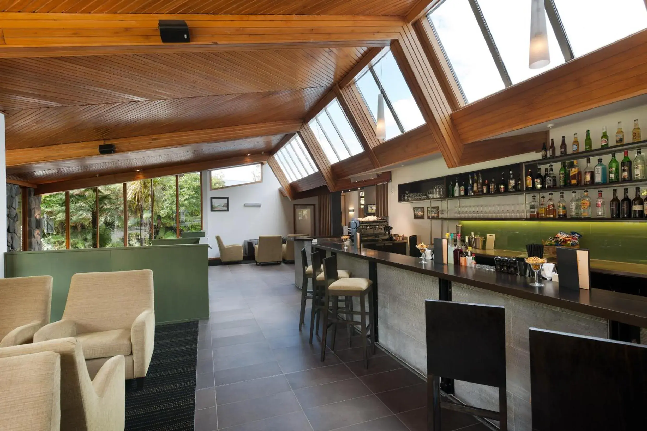 Lounge or bar in Scenic Hotel Franz Josef Glacier Lounge or bar in Scenic Hotel Franz Josef Glacier