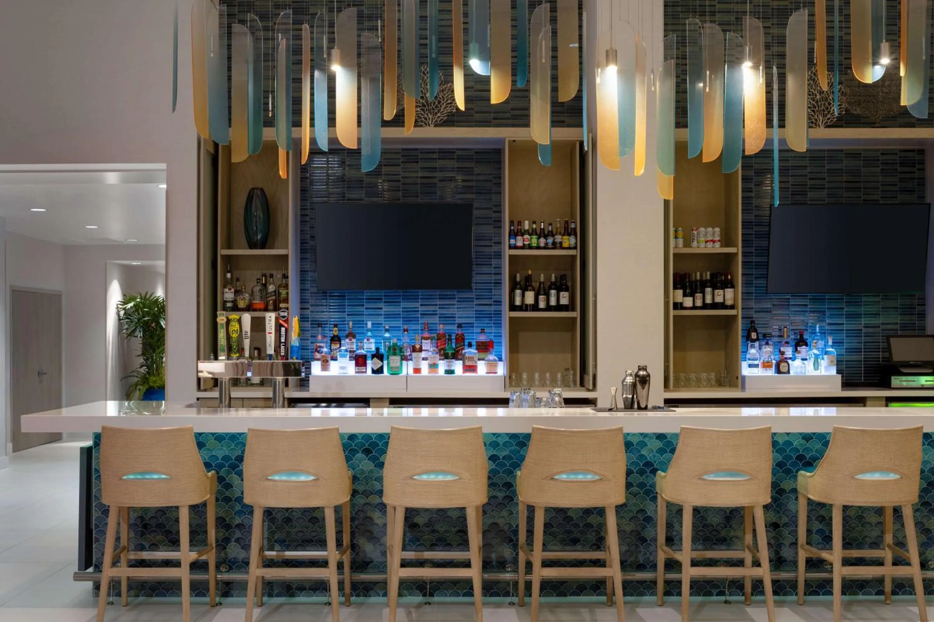 Lounge or bar in Hyatt Place Delray Beach