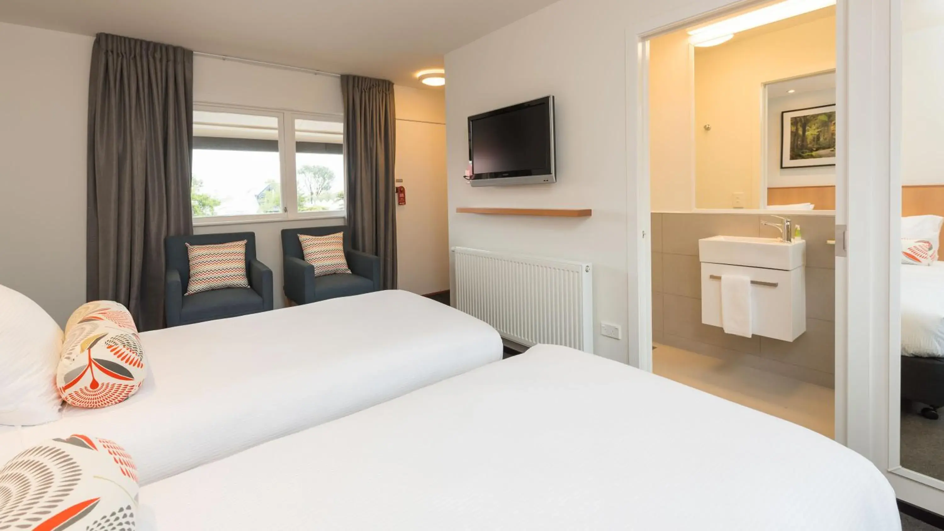 Bedroom, Bed in Heartland Hotel Glacier Country Bedroom, Bed in Heartland Hotel Glacier Country