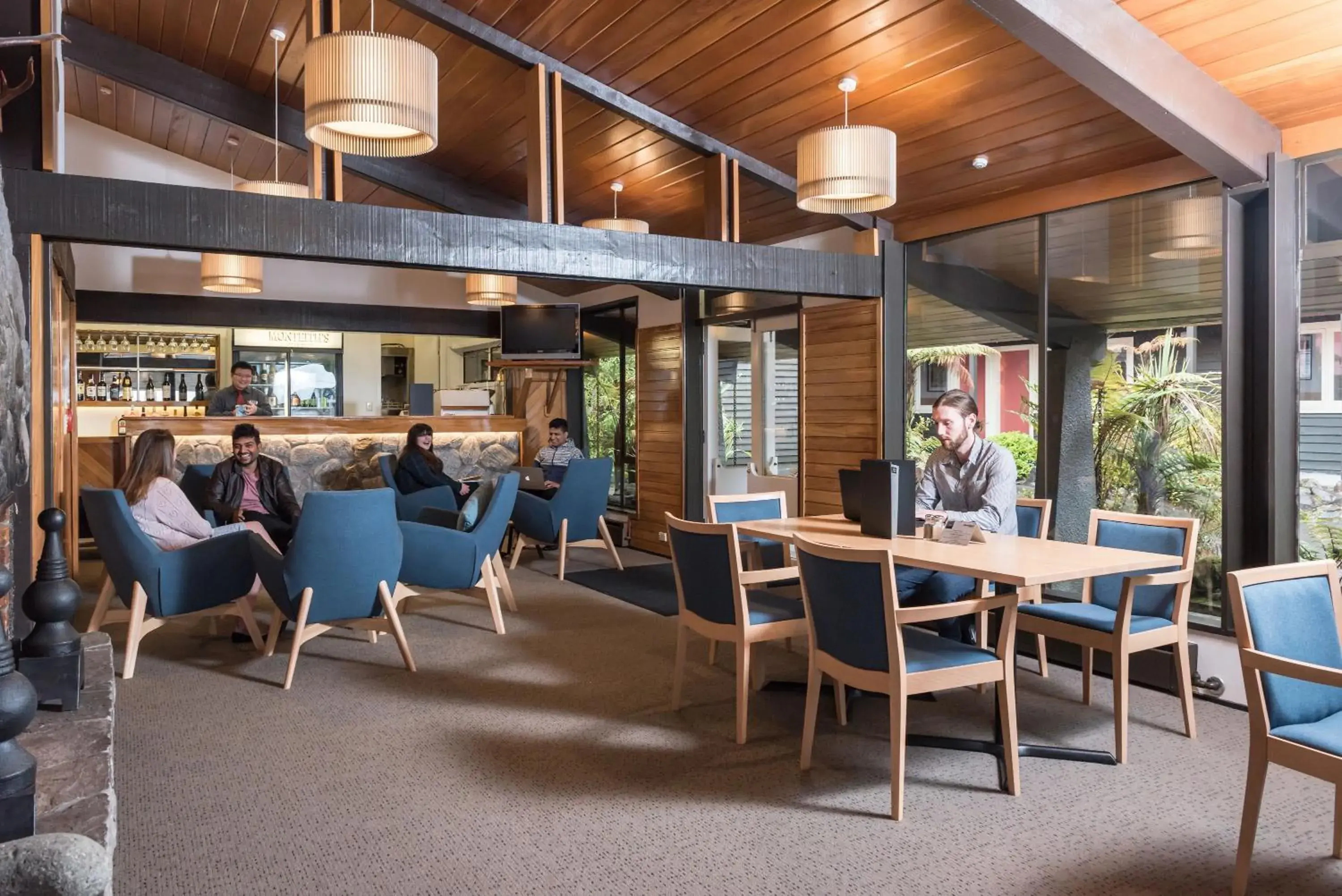 Restaurant/places to eat in Heartland Hotel Glacier Country Restaurant/places to eat in Heartland Hotel Glacier Country