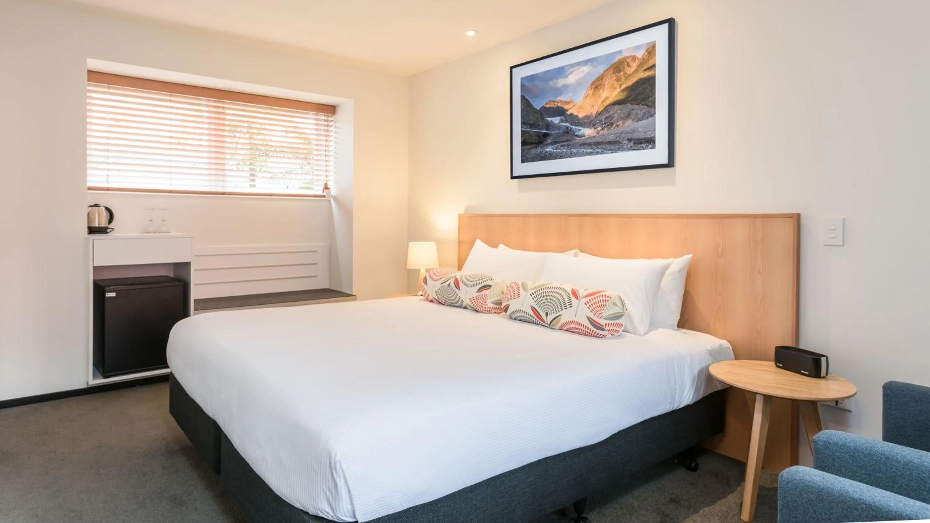 Bedroom, Bed in Heartland Hotel Glacier Country