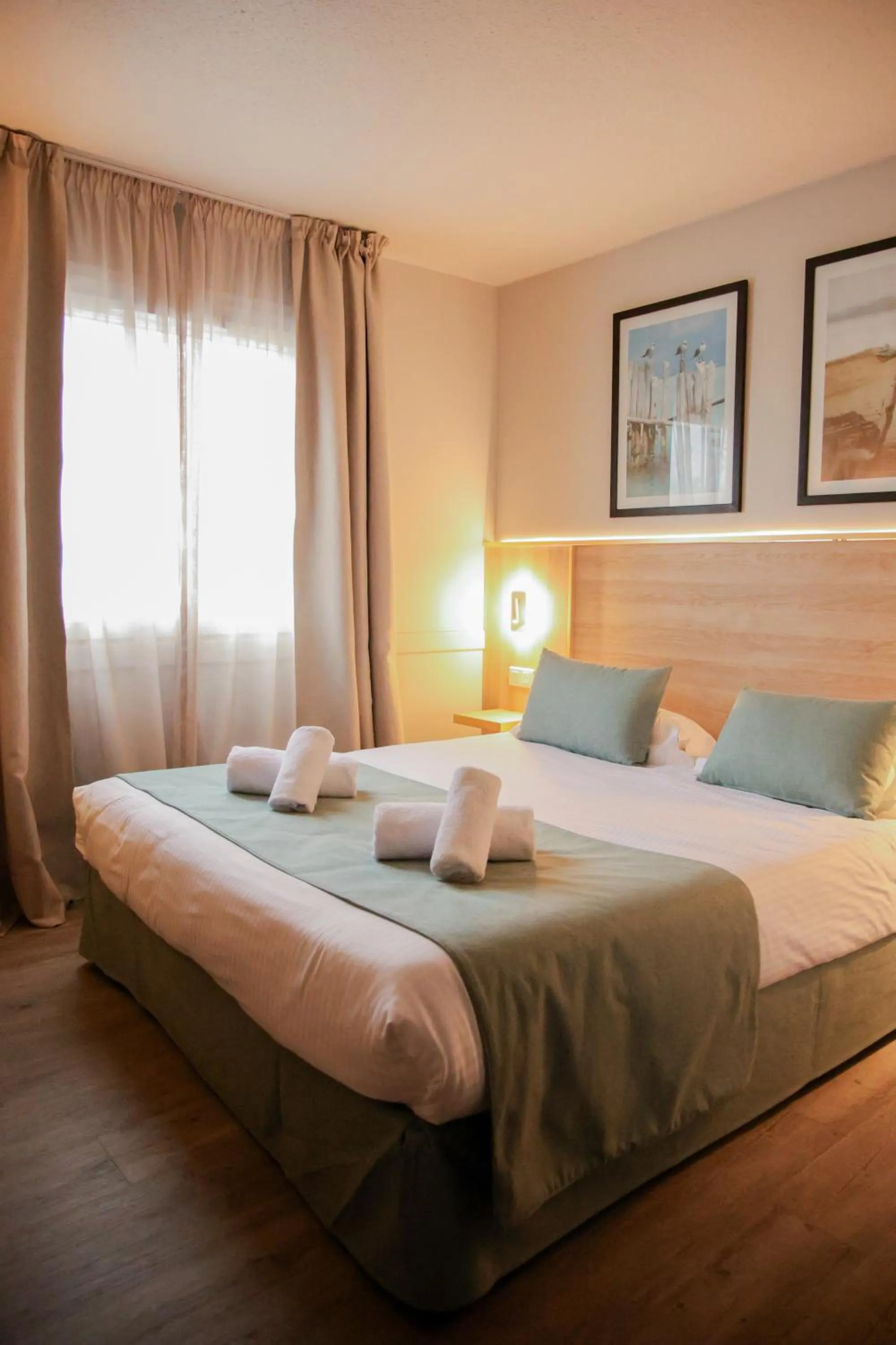 Bed in LE M HOTEL & SPA HONFLEUR