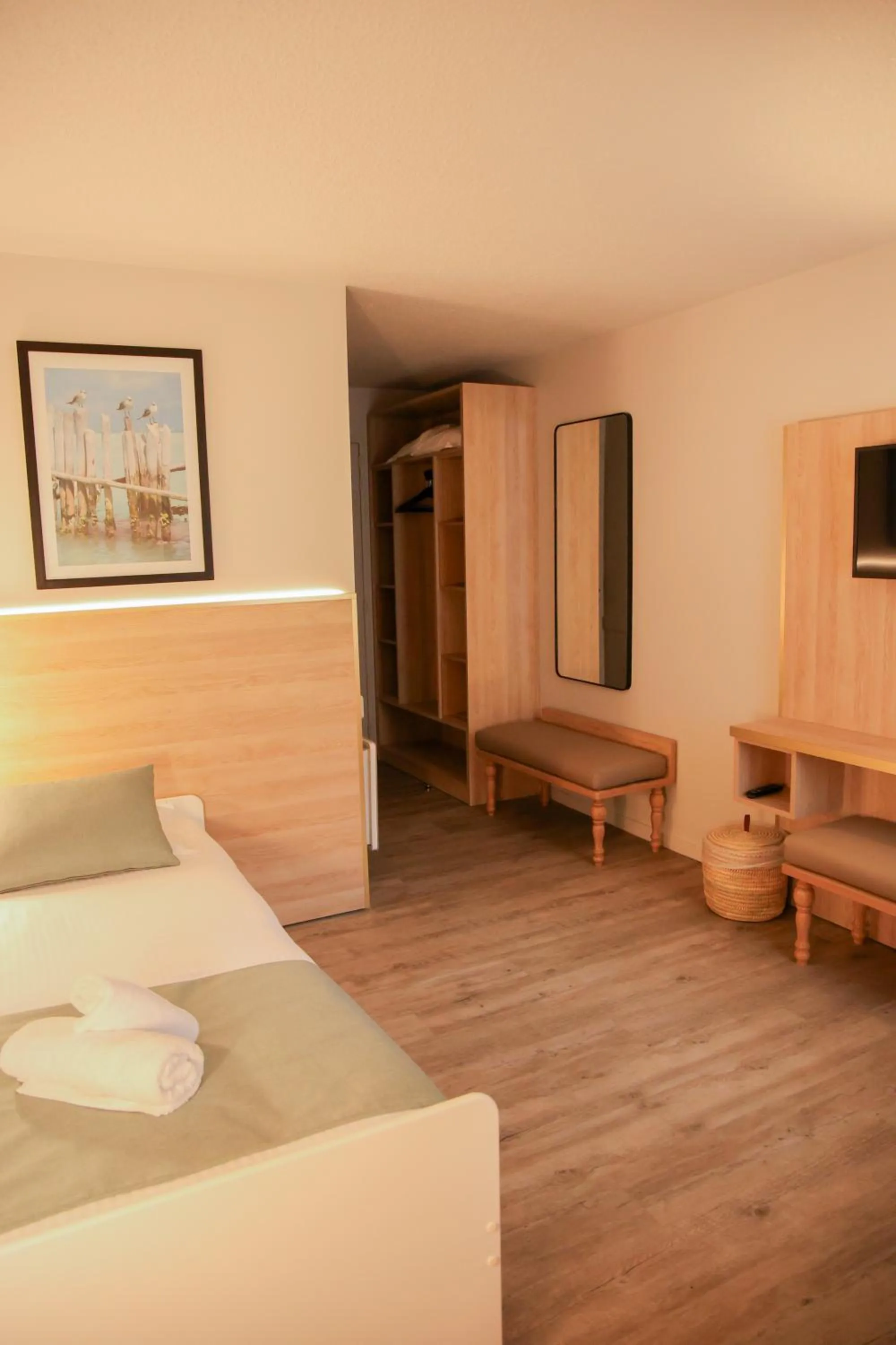 Bedroom, Bed in LE M HOTEL & SPA HONFLEUR