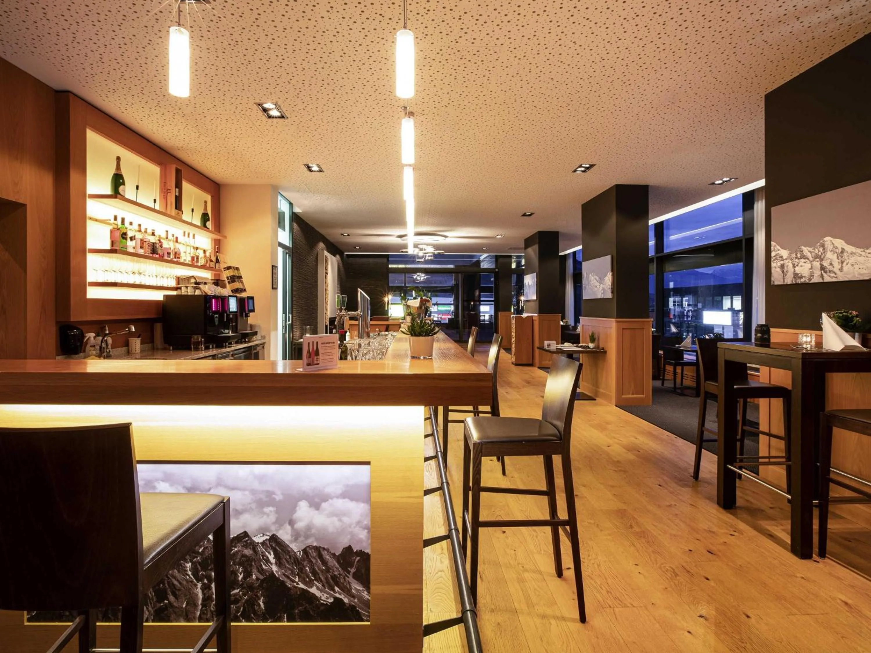 Lounge or bar in Mercure Chur City West