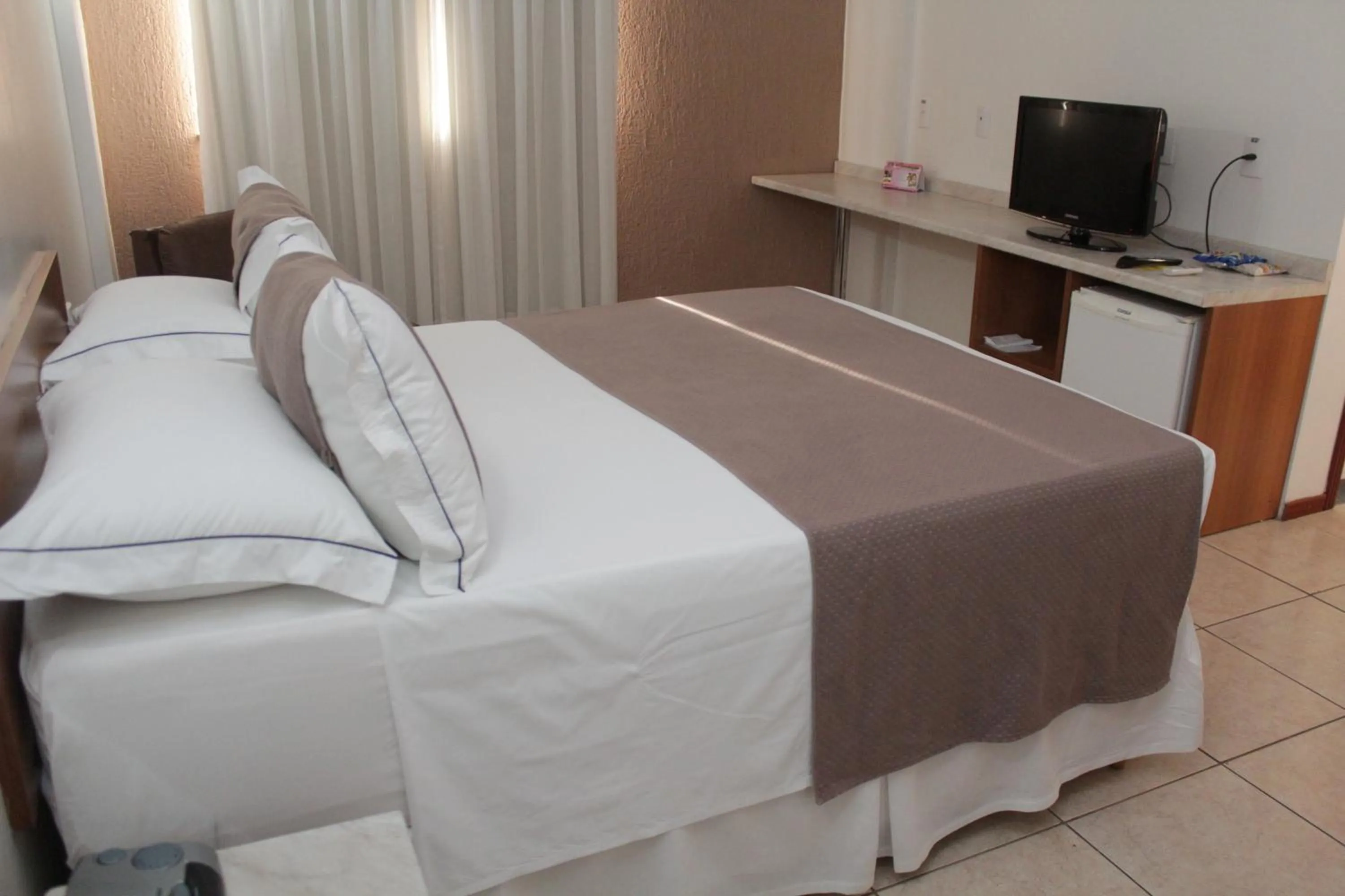 Photo of the whole room, Bed in Hotel del Príncipe