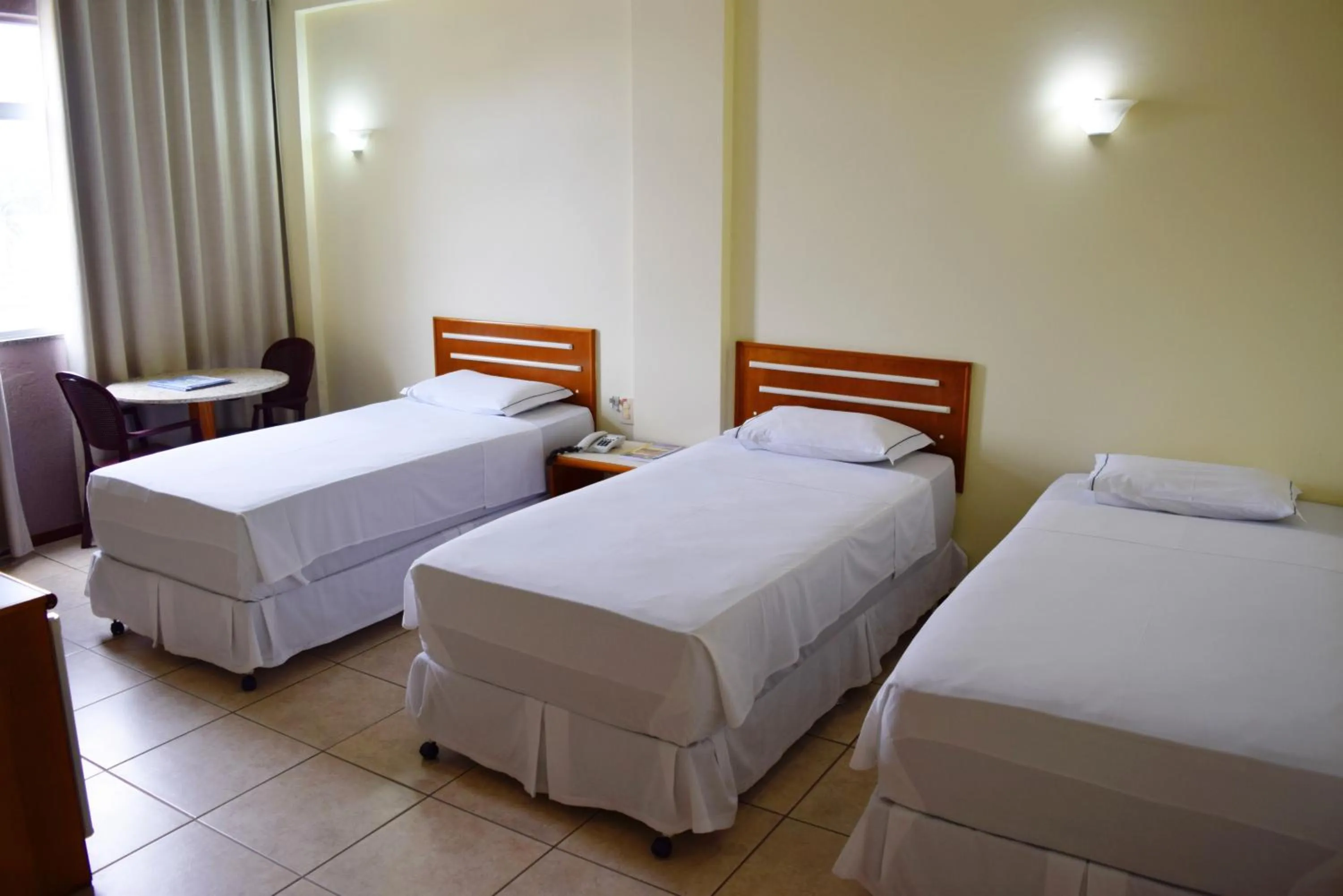 Photo of the whole room, Bed in Hotel del Príncipe