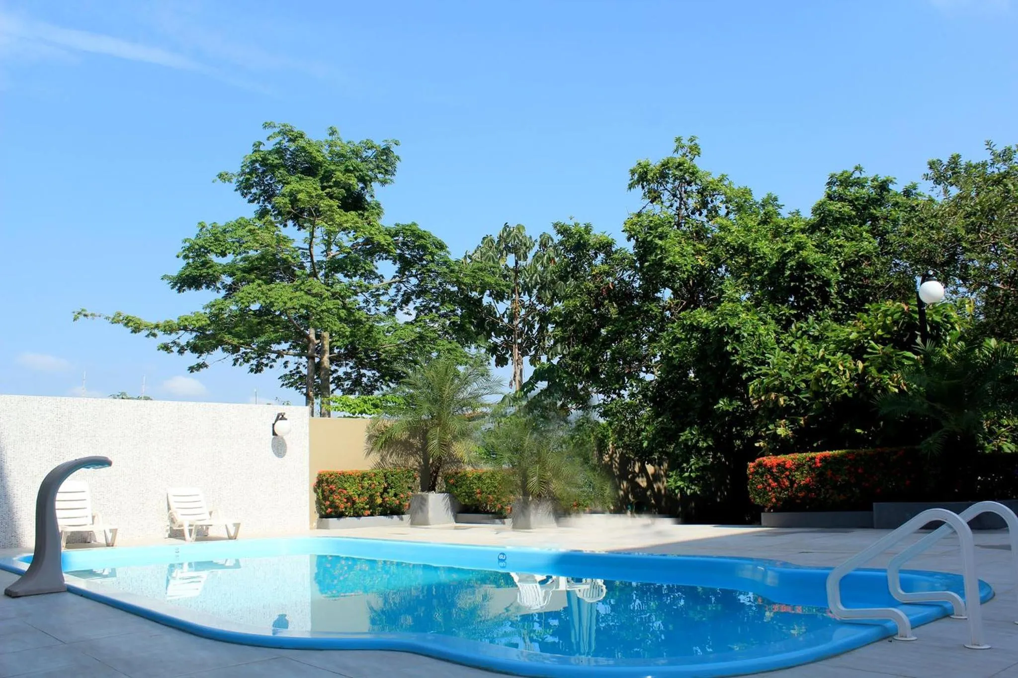 Swimming pool in Hotel del Príncipe