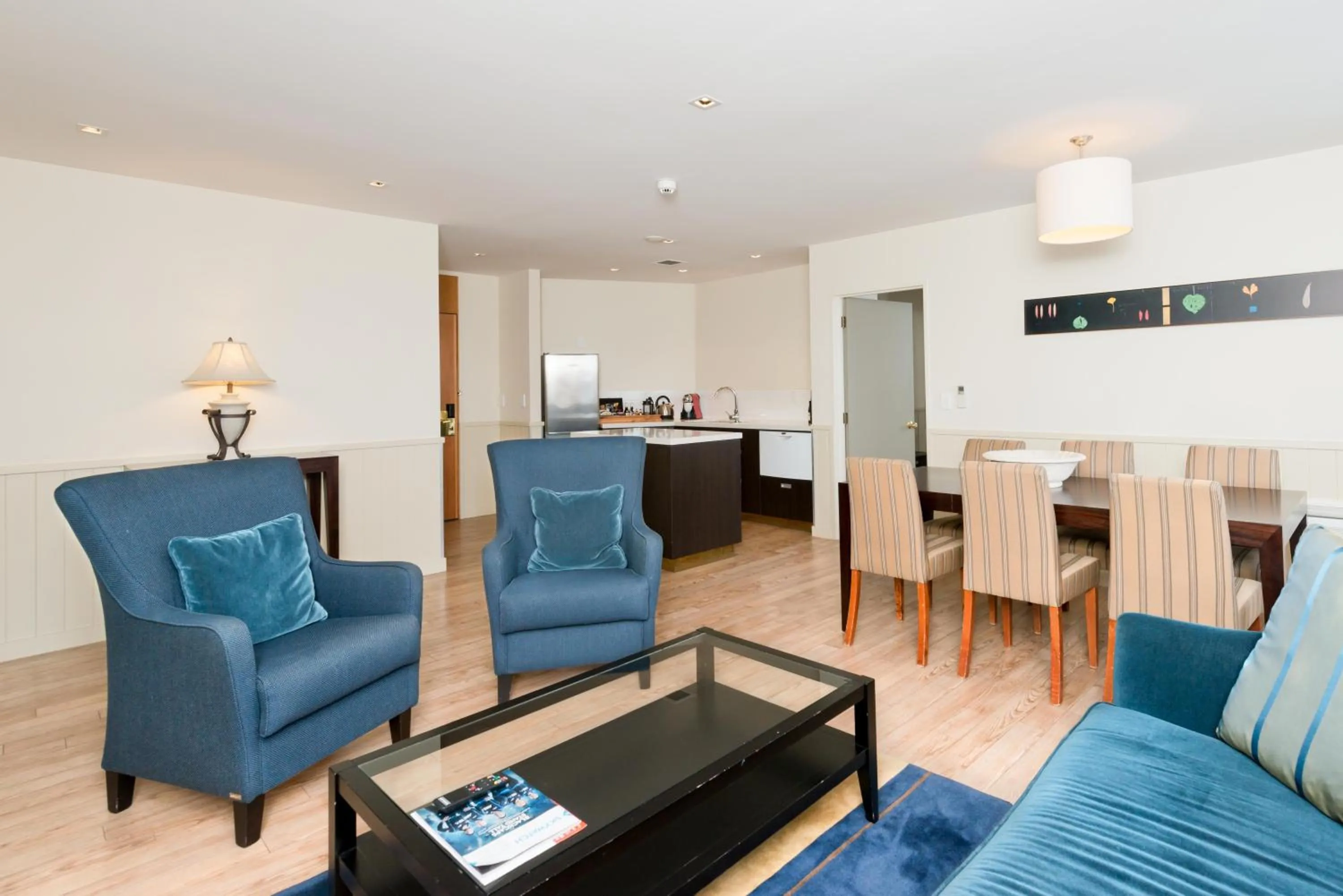 Living room in Scenic Hotel Southern Cross