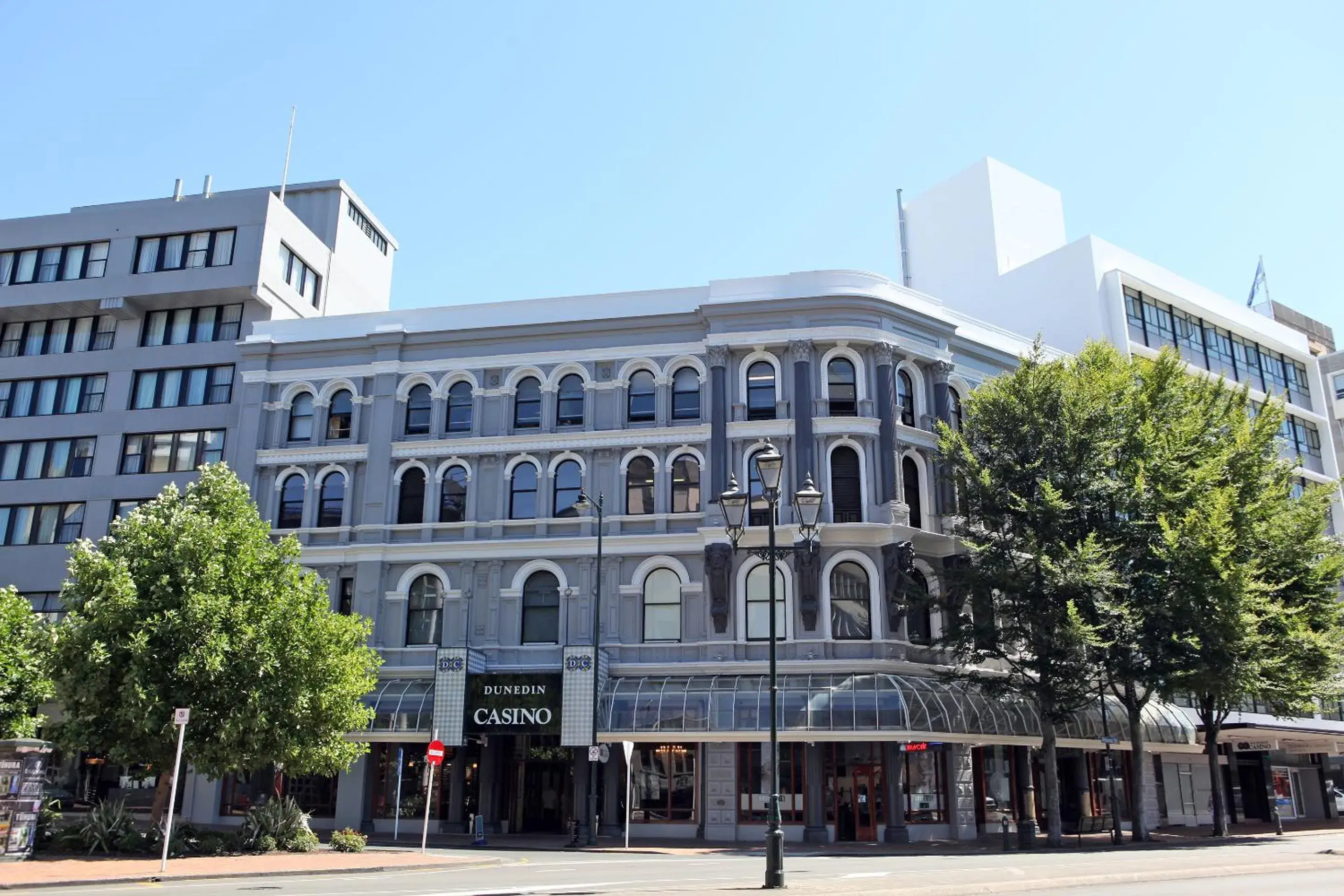 Facade/entrance in Scenic Hotel Southern Cross Facade/entrance in Scenic Hotel Southern Cross