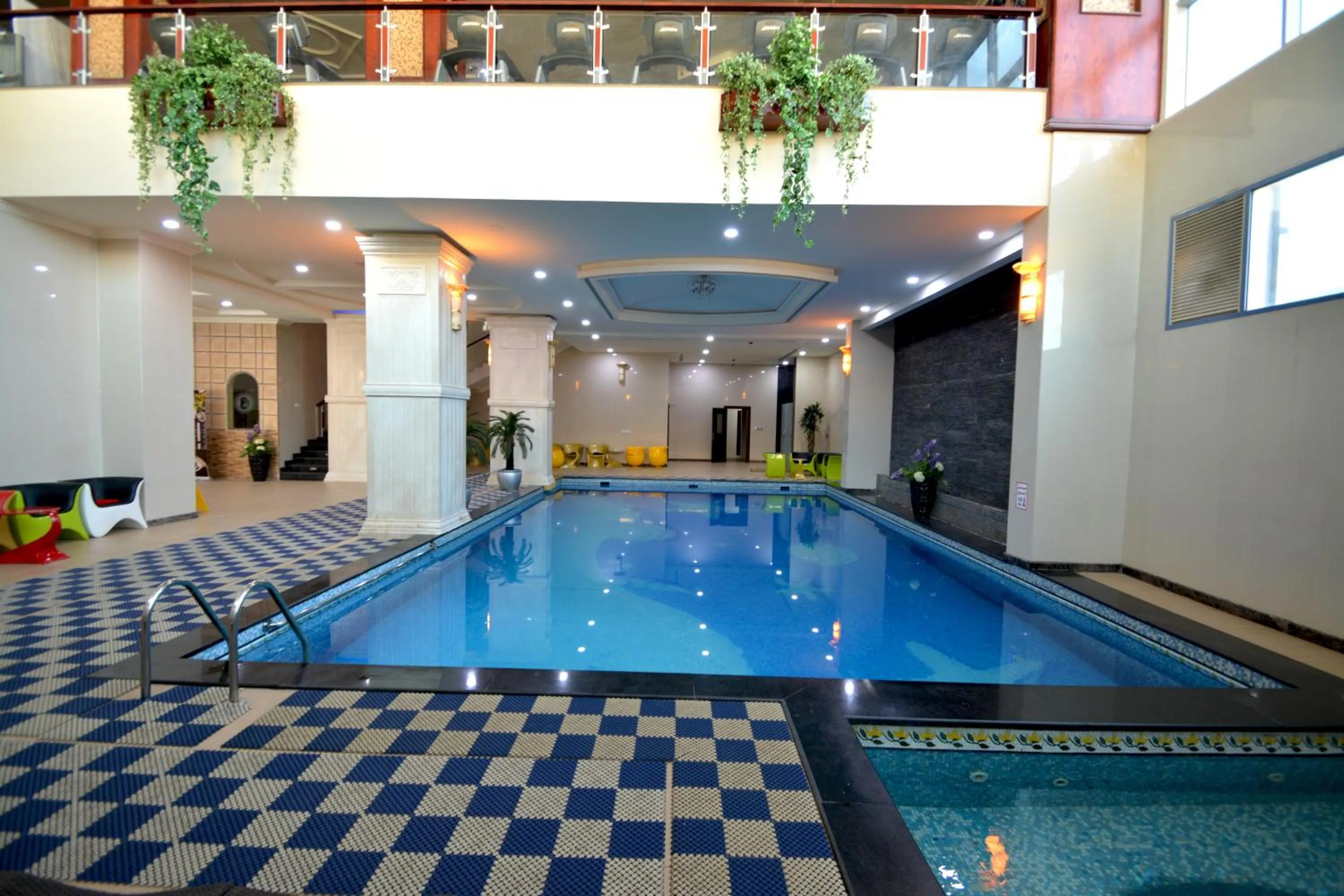 Swimming pool in Grandeur East فخامة الشرق للشقق المخدومة