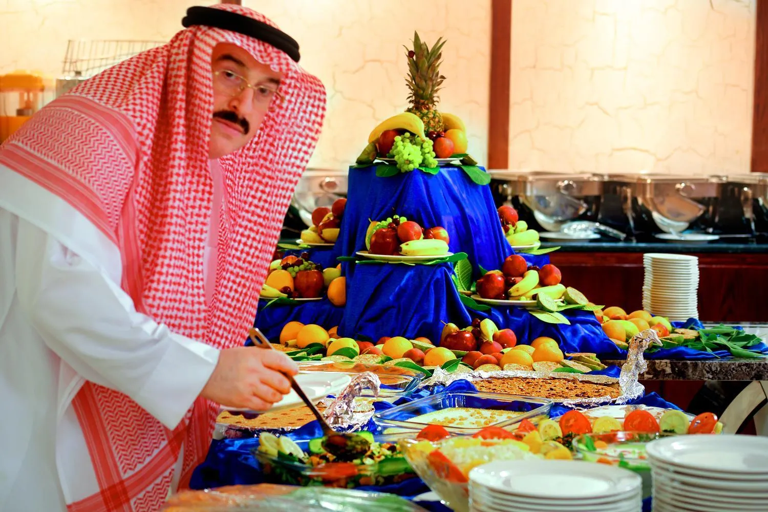 Food in Grandeur East فخامة الشرق للشقق المخدومة