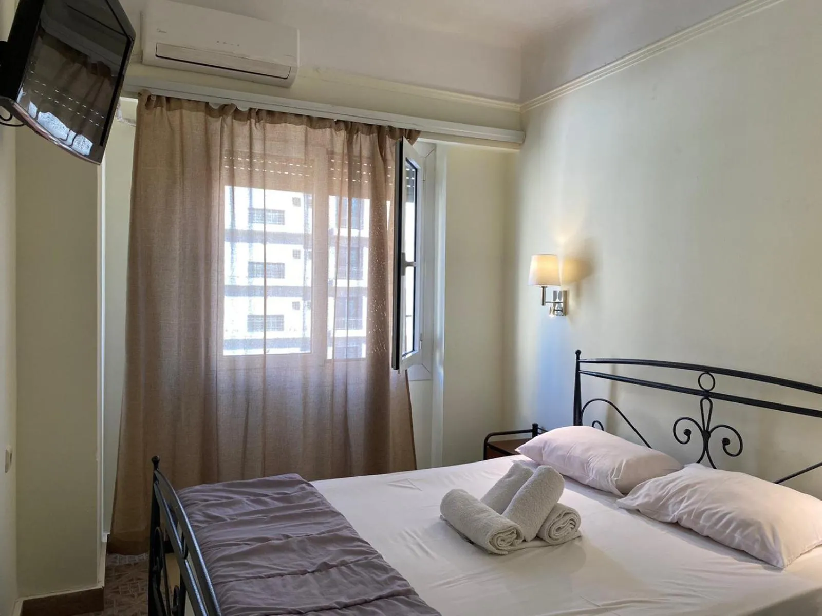 Photo of the whole room, Bed in Hotel Ionion