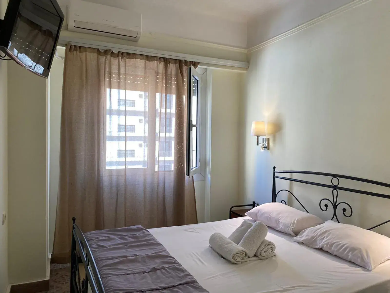 Single Room in Hotel Ionion Single Room in Hotel Ionion