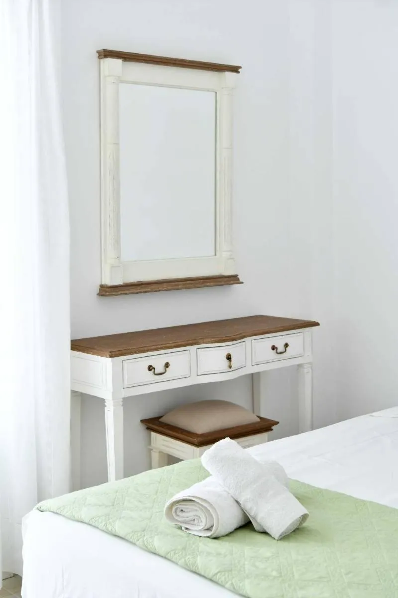 Bed in Hara Studios and Apartments