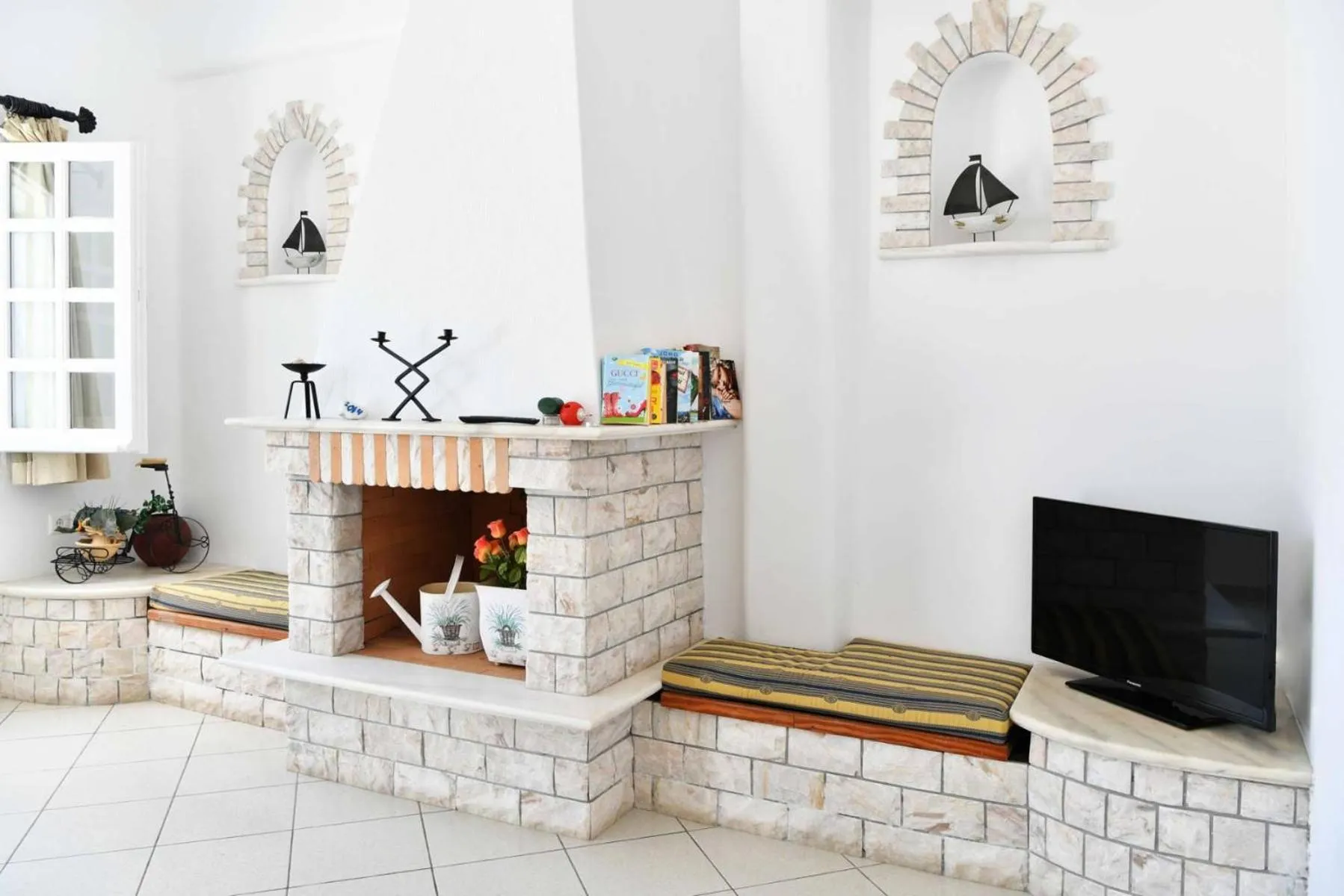 Hara Studios and Apartments