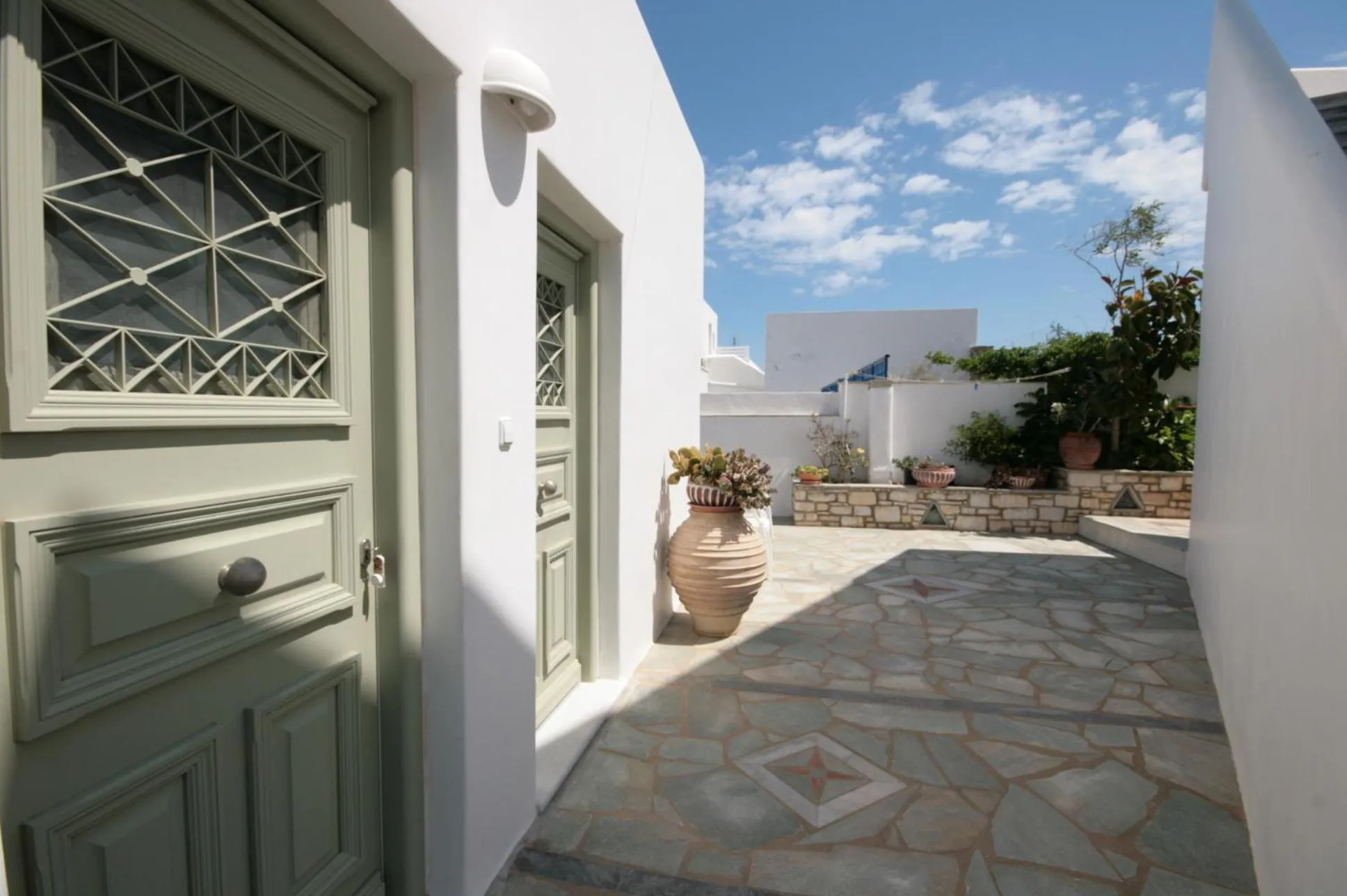 Hara Studios and Apartments