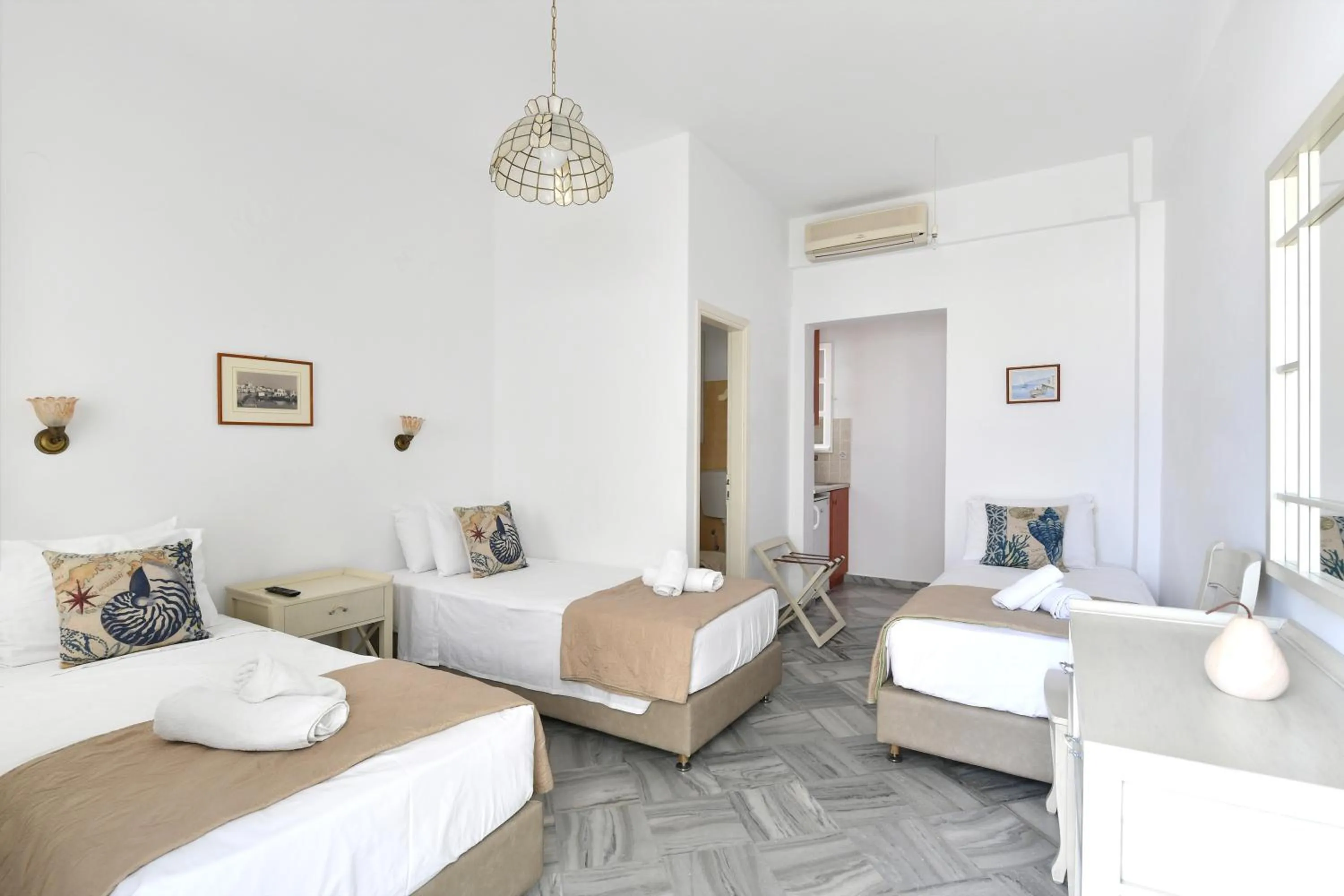 Bed in Hara Studios and Apartments