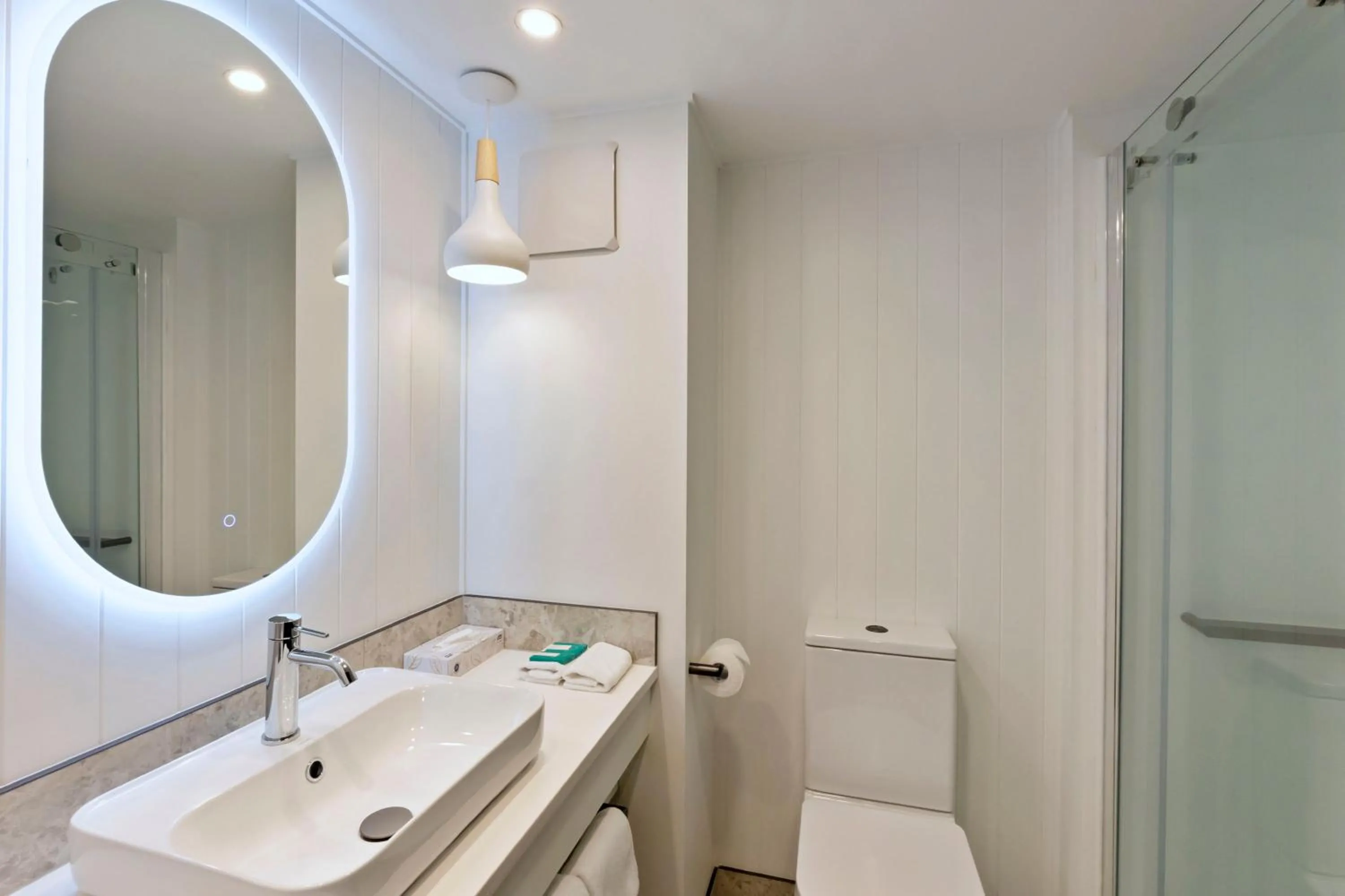 Shower in Heartland Hotel Queenstown