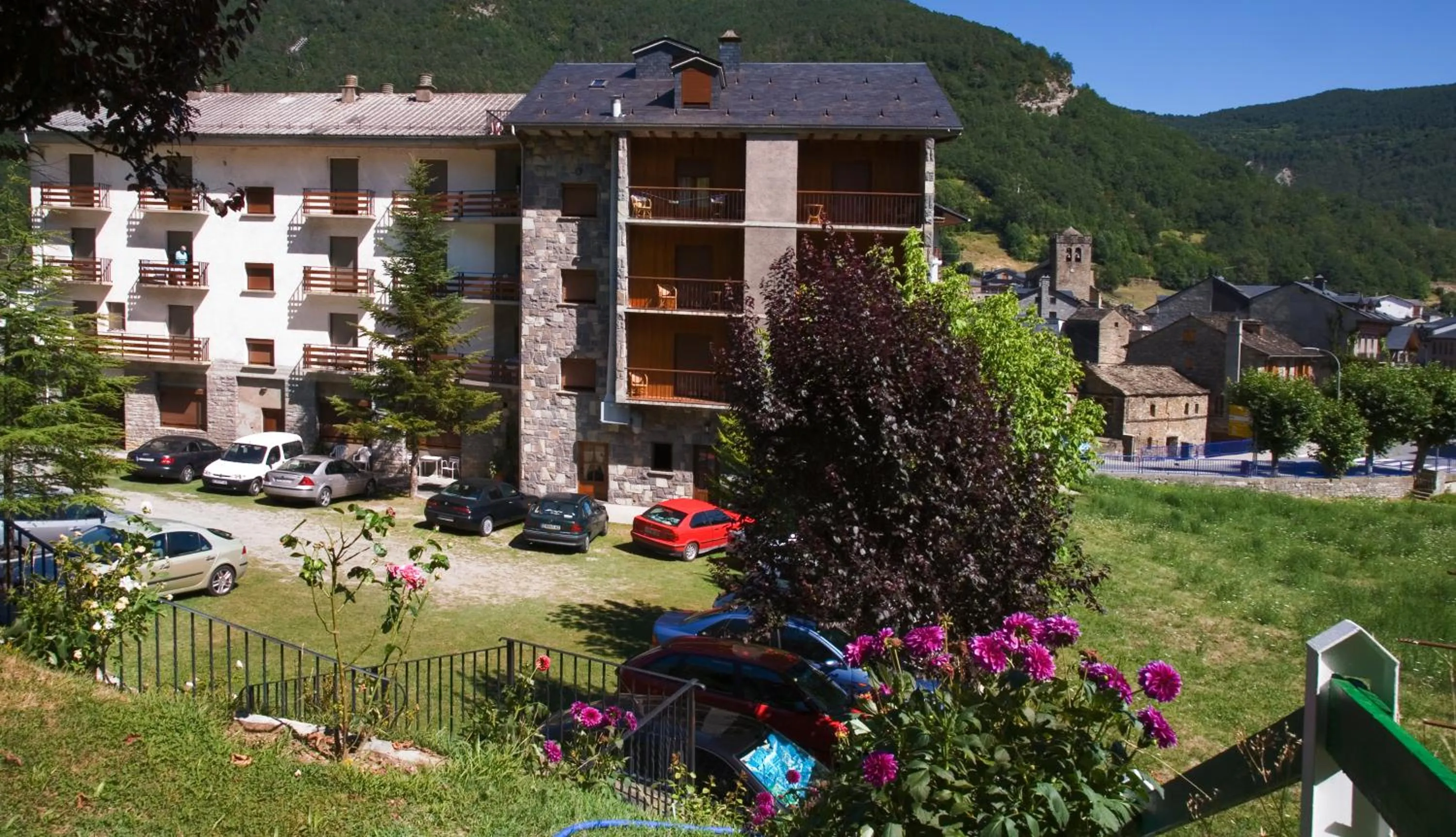 Facade/entrance in Hotel Latre