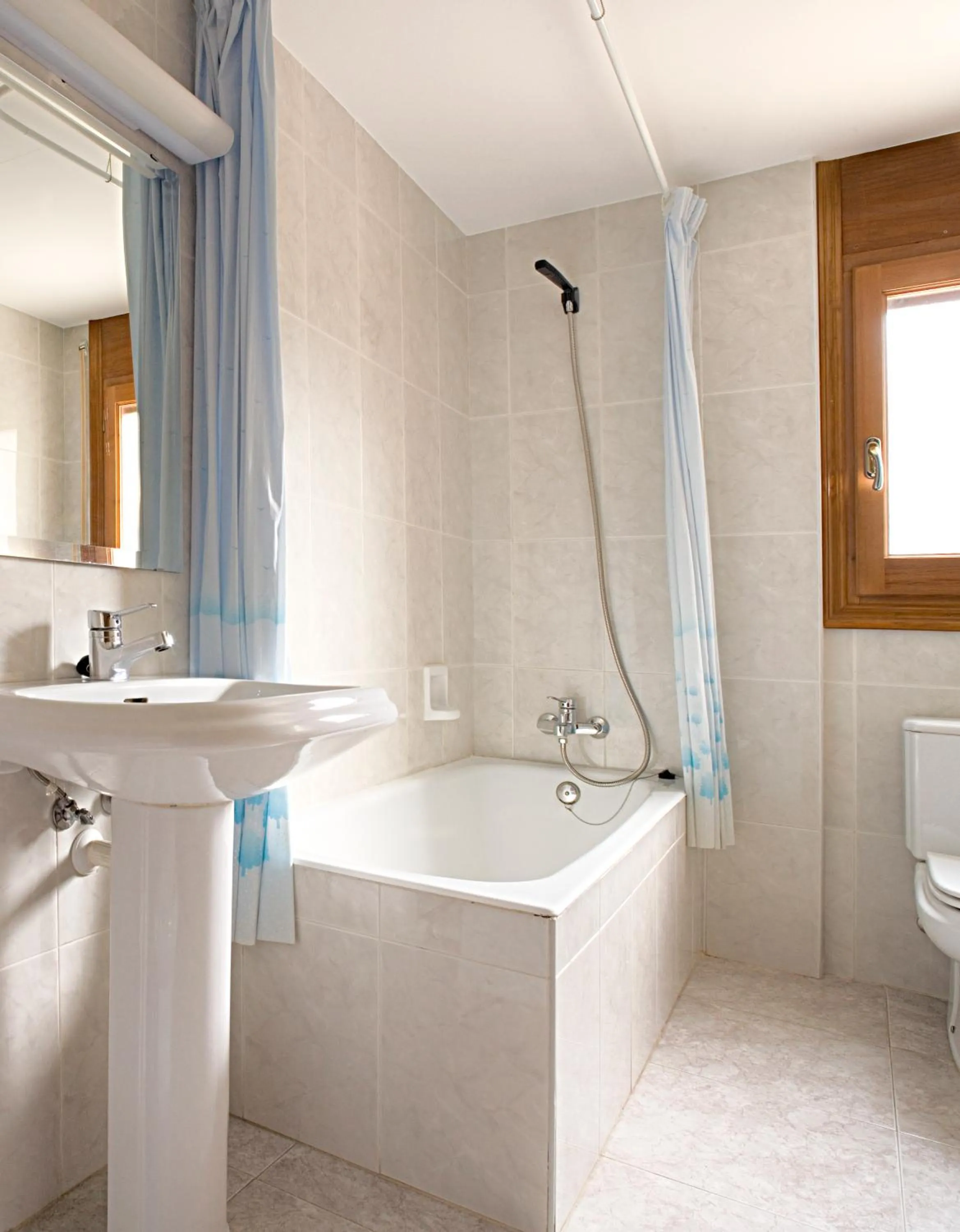 Bathroom in Hotel Latre