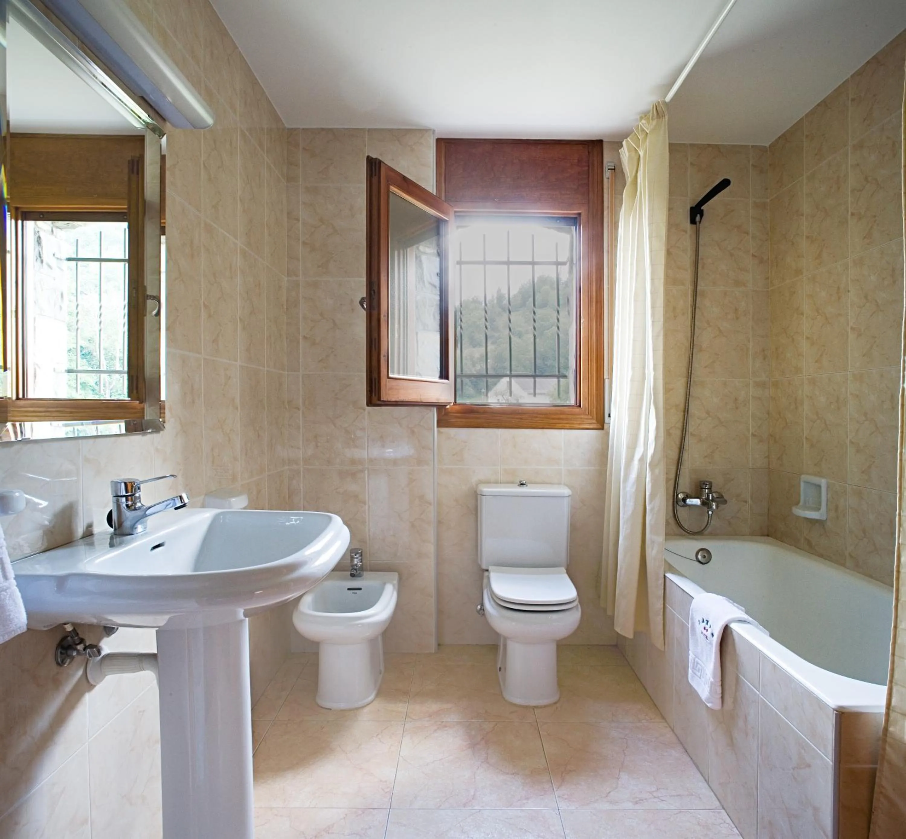 Bathroom in Hotel Latre