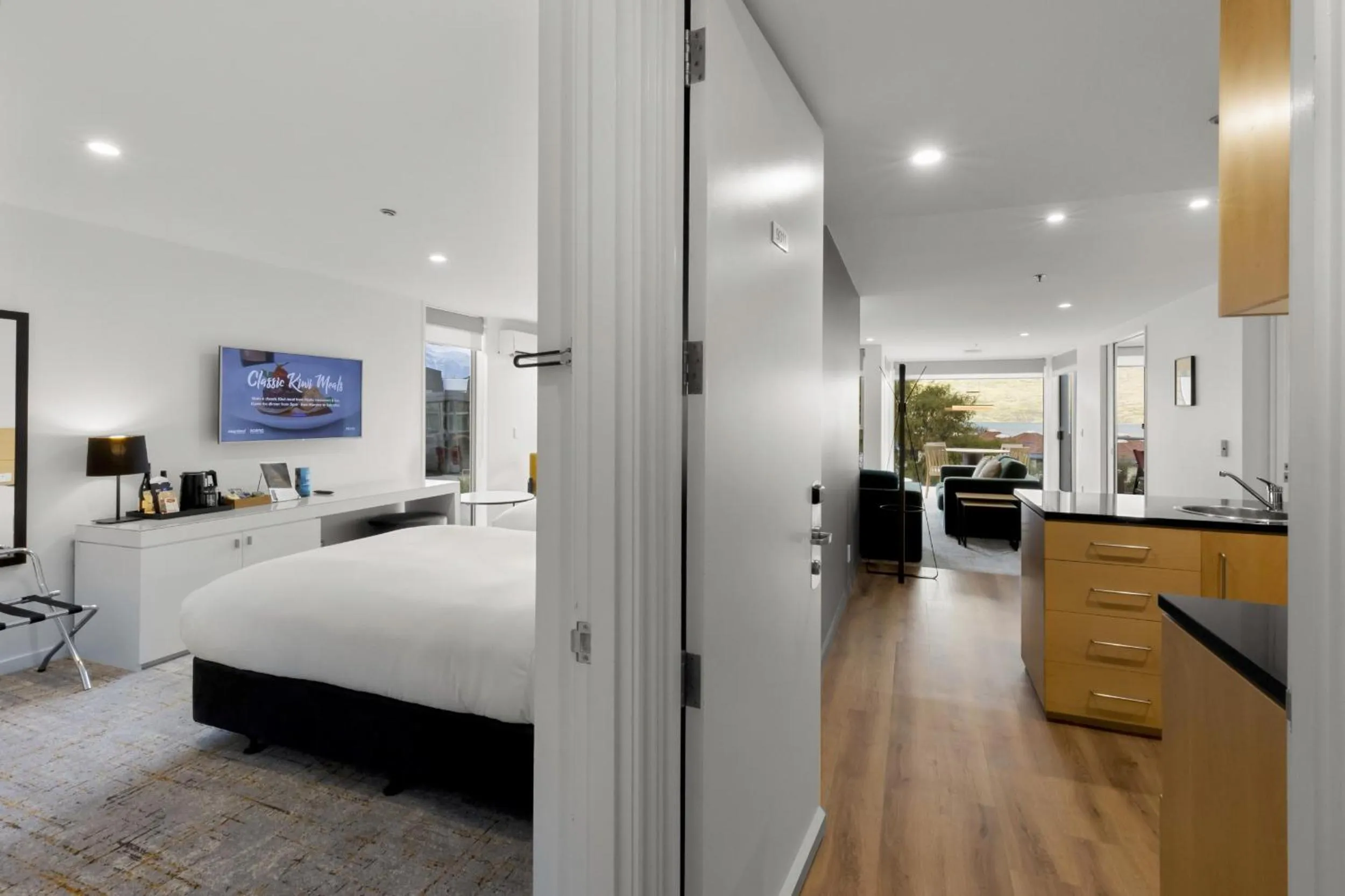 Bedroom, Bed in Scenic Suites Queenstown