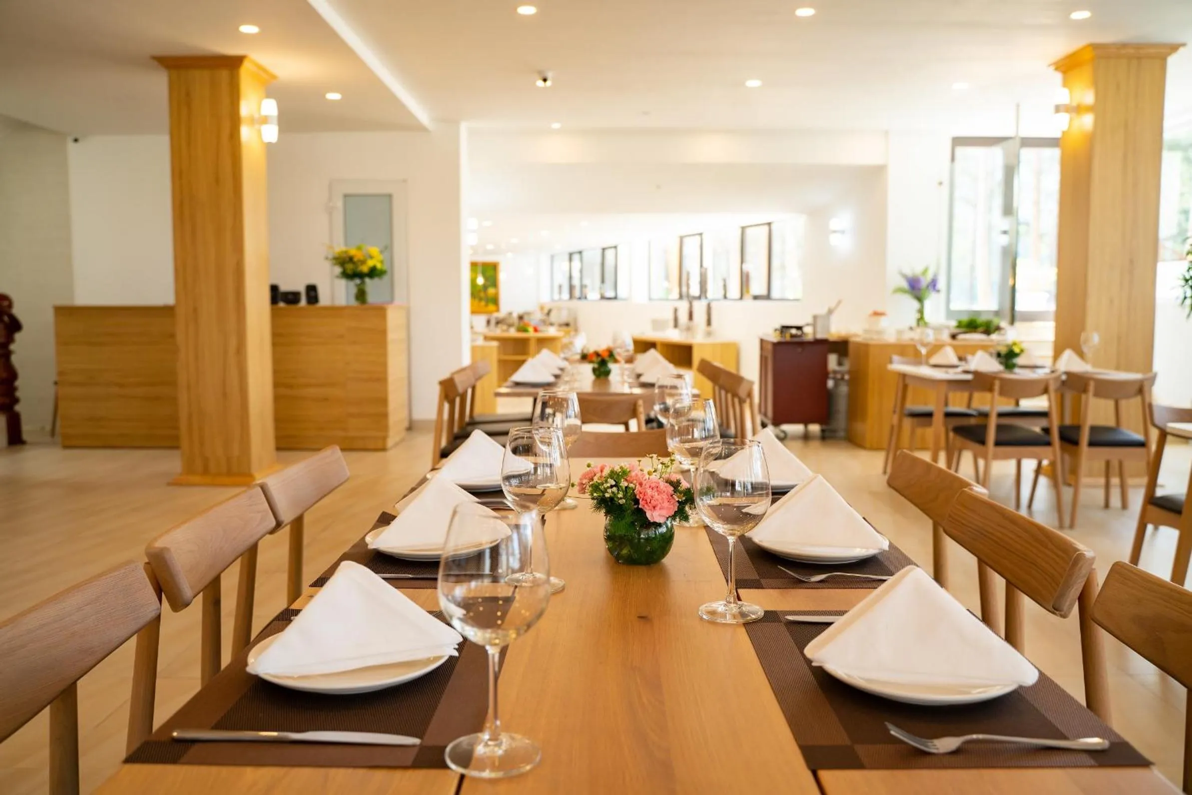 Restaurant/places to eat in CEREJA Hotel & Resort Dalat