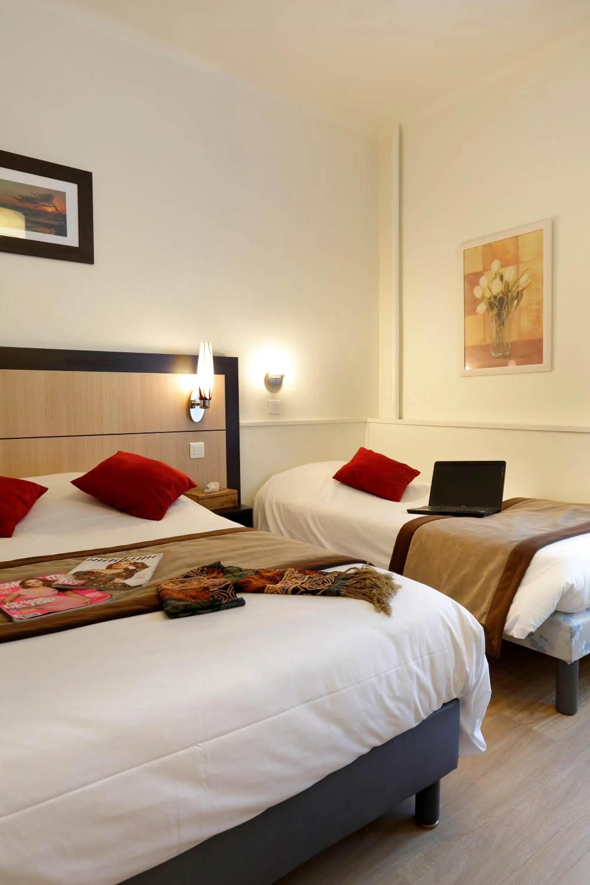 Bed in HOTEL LES MARRONNIERS