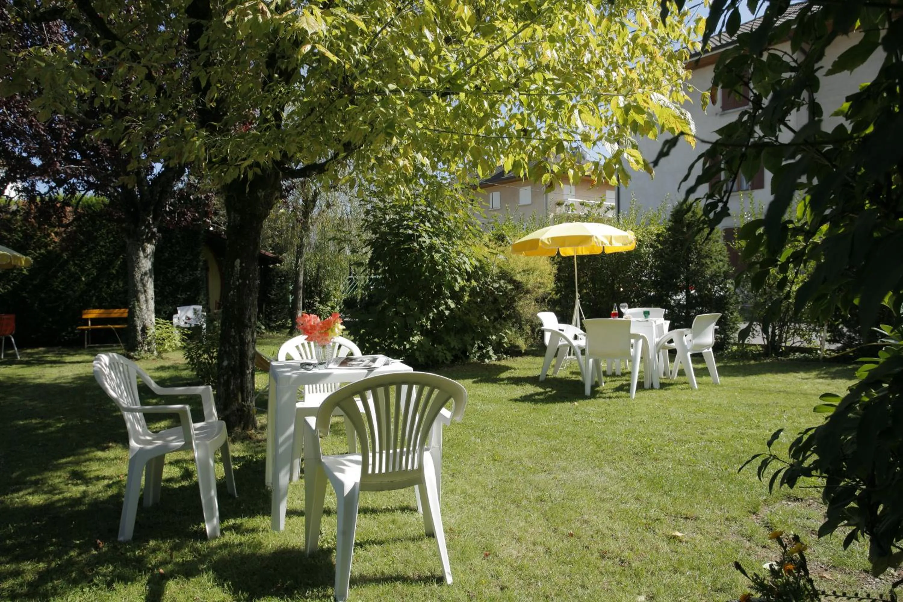 Garden in HOTEL LES MARRONNIERS