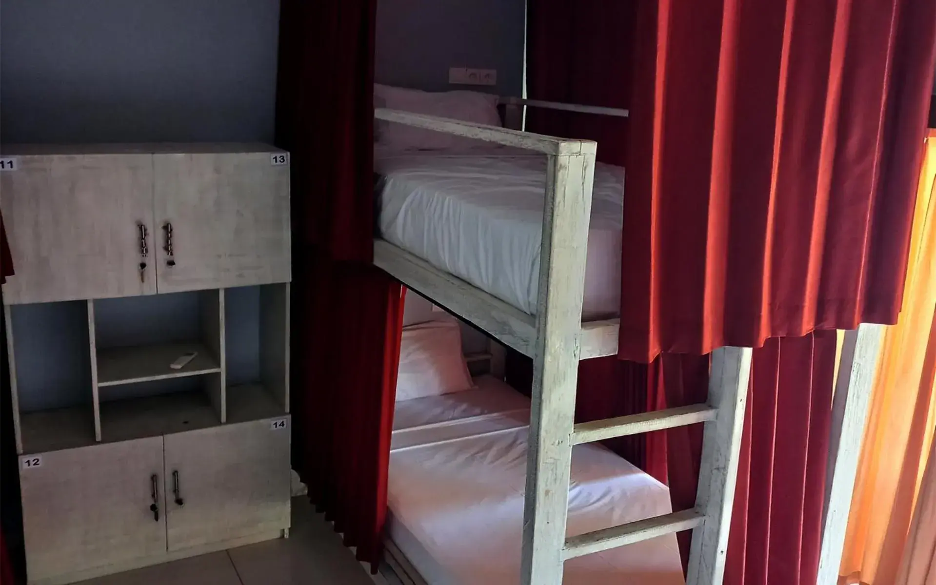 Bed in 8-Bed Mixed Dormitory Room in Castaway Island Hostel Bed in 8-Bed Mixed Dormitory Room in Castaway Island Hostel