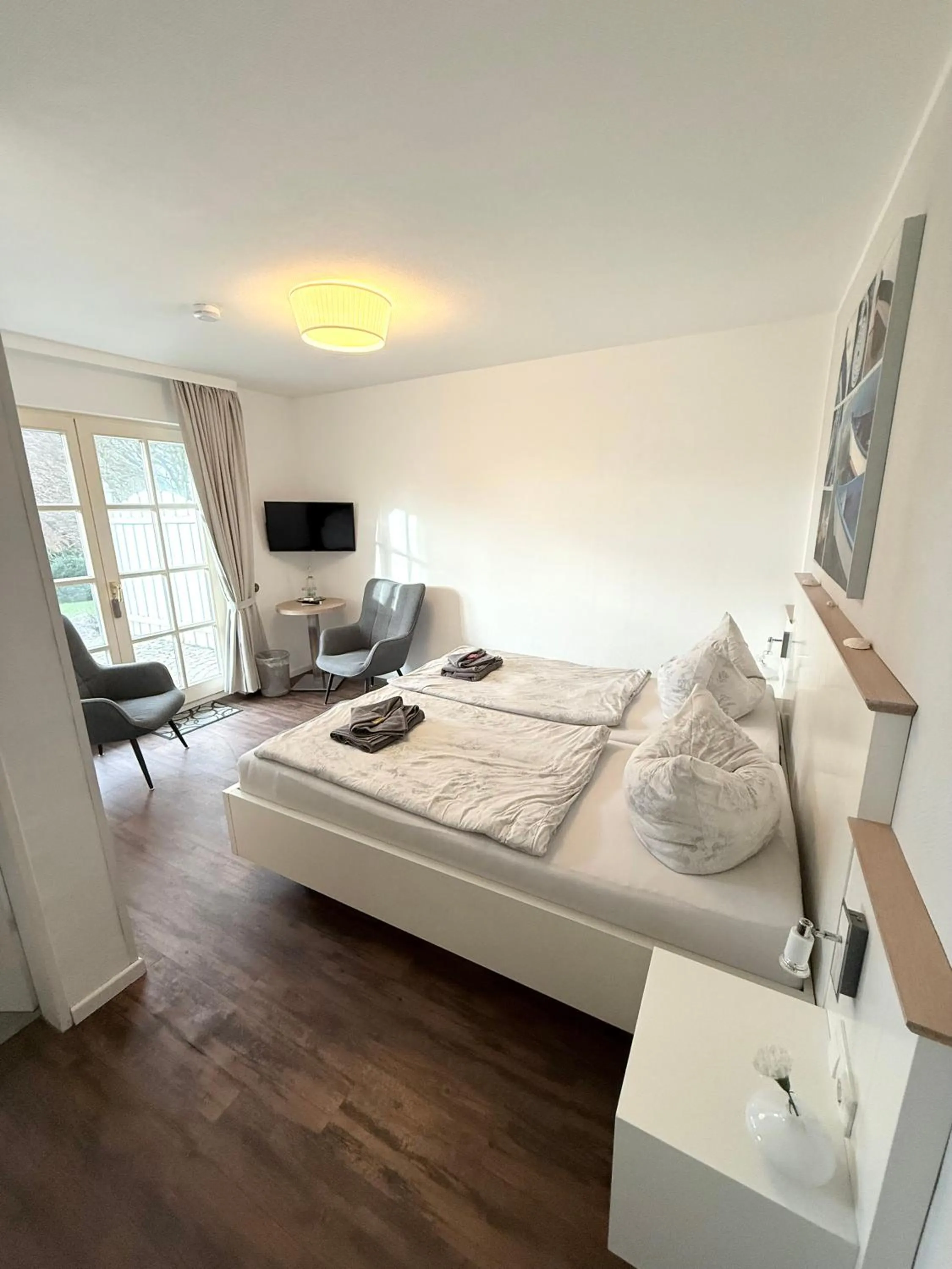 Photo of the whole room, Bed in Hotel garni Seeluft Büsum