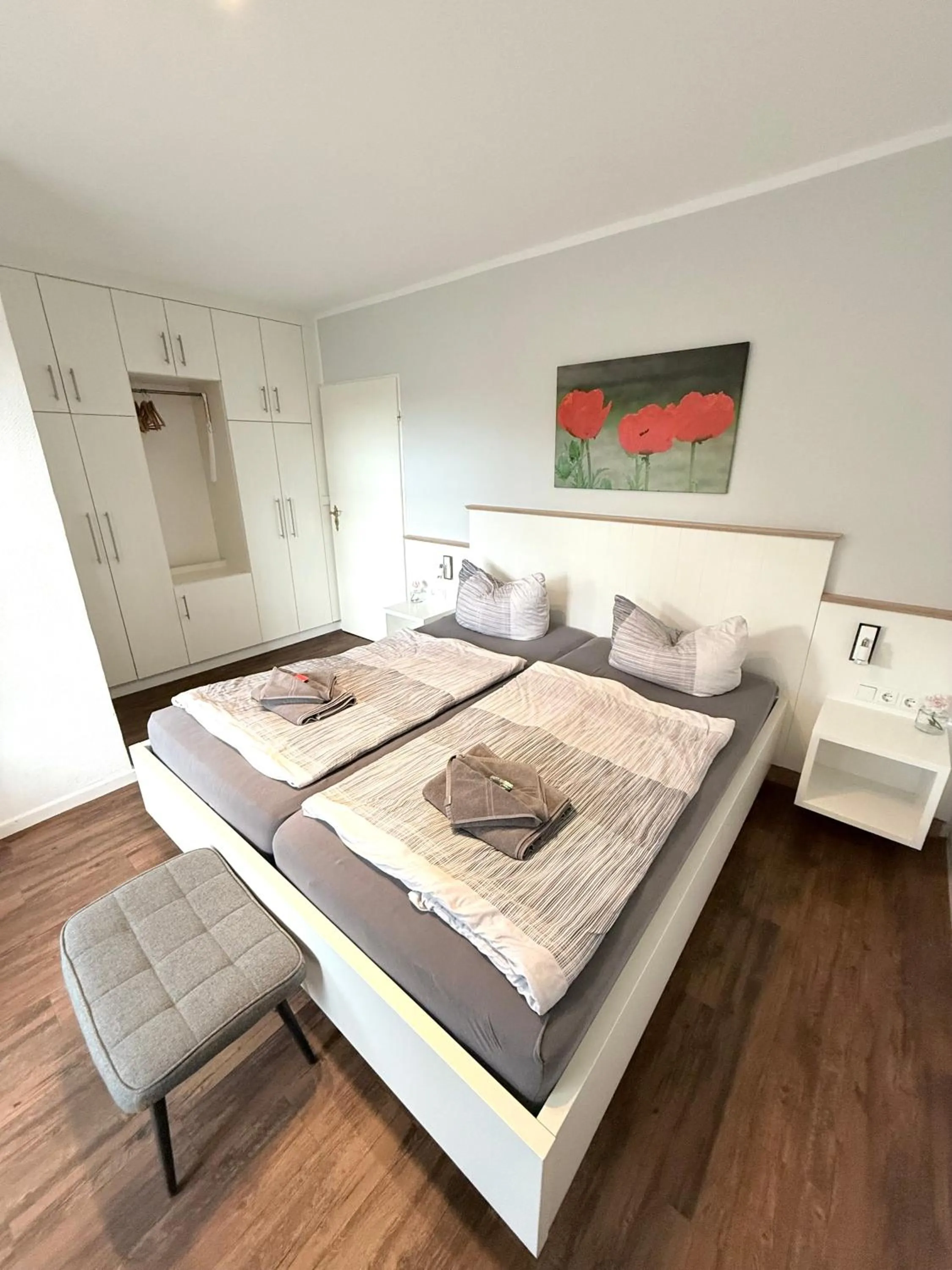 Photo of the whole room, Bed in Hotel garni Seeluft Büsum