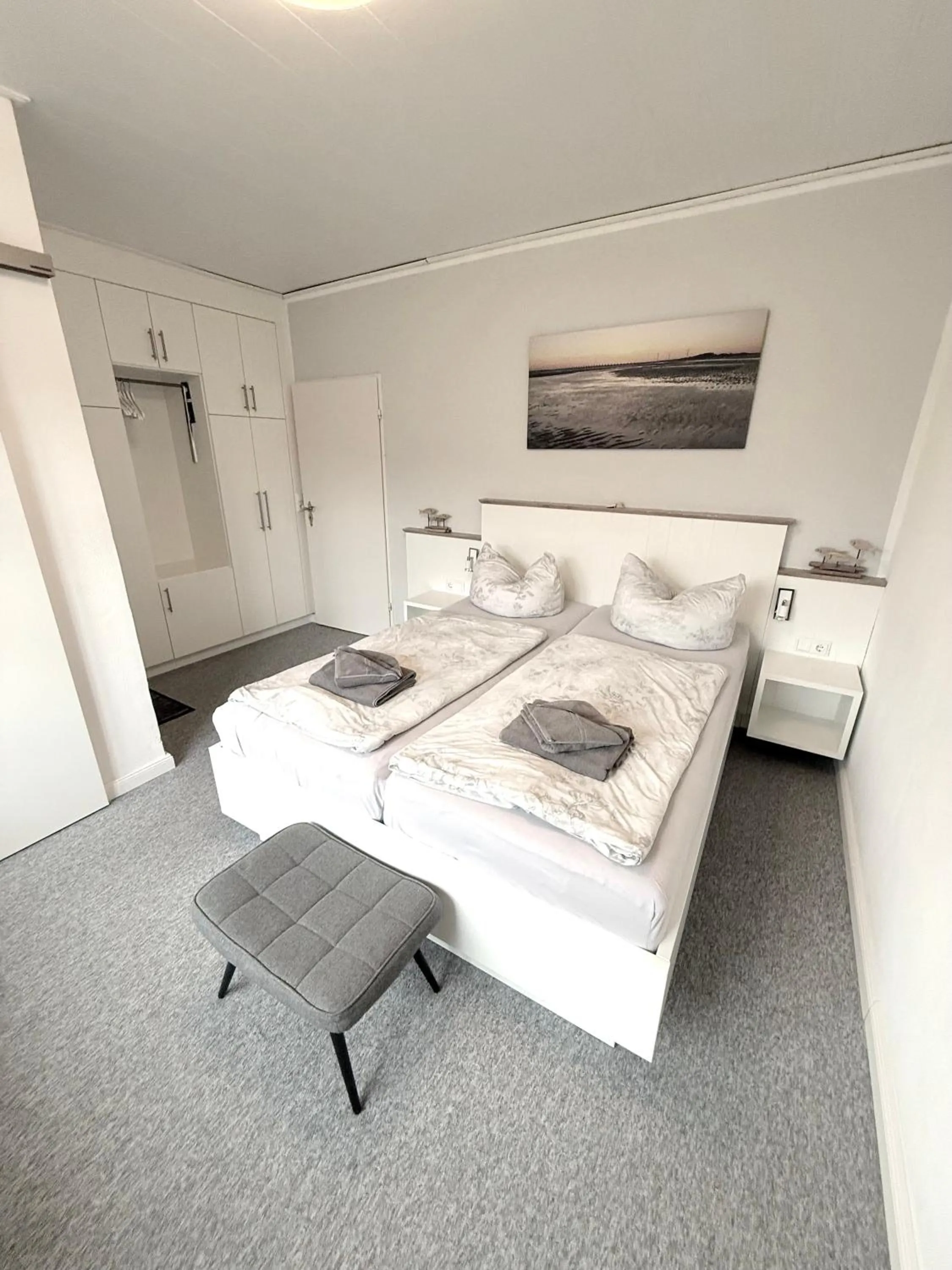 Photo of the whole room, Bed in Hotel garni Seeluft Büsum