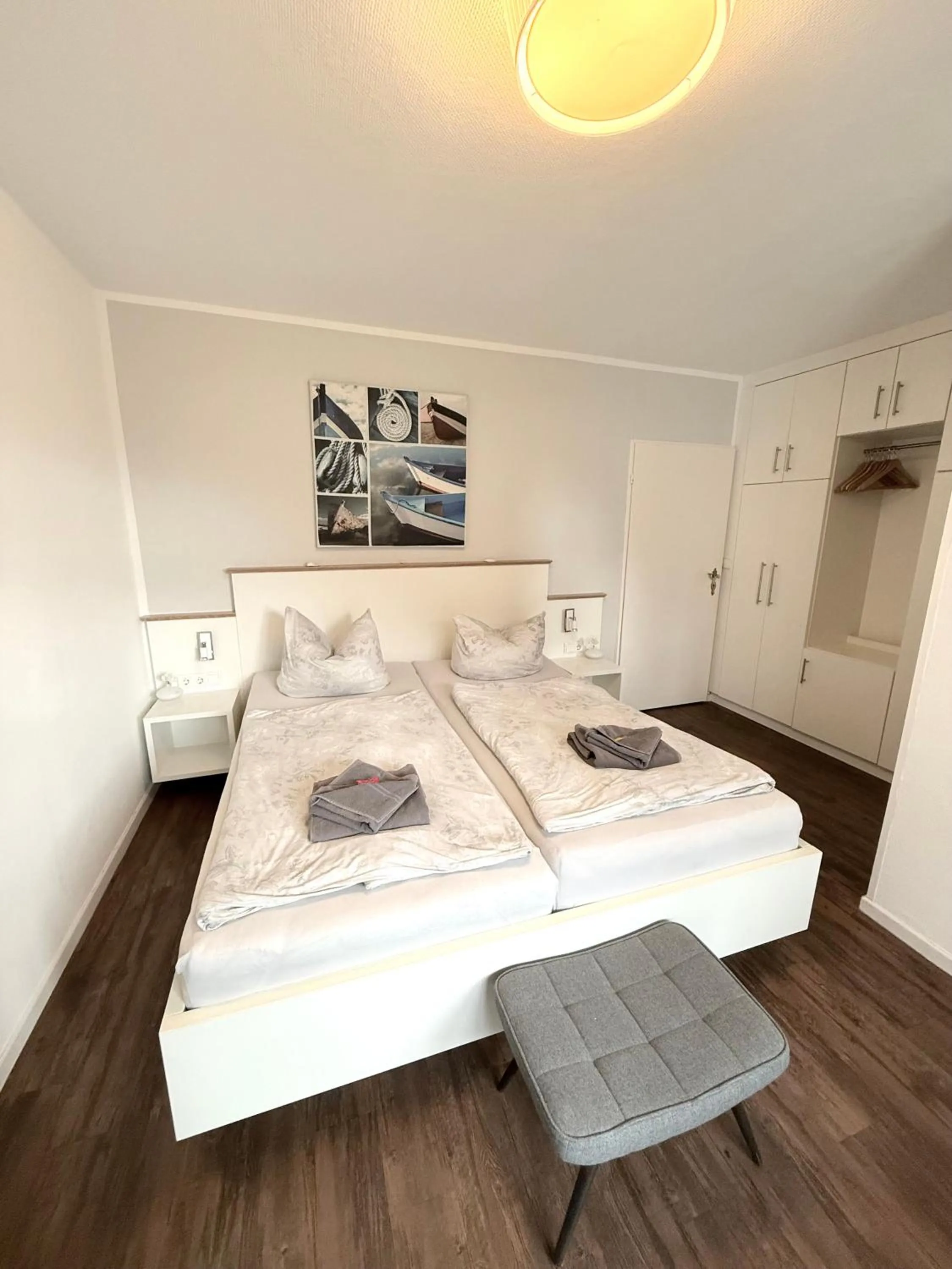 Photo of the whole room, Bed in Hotel garni Seeluft Büsum