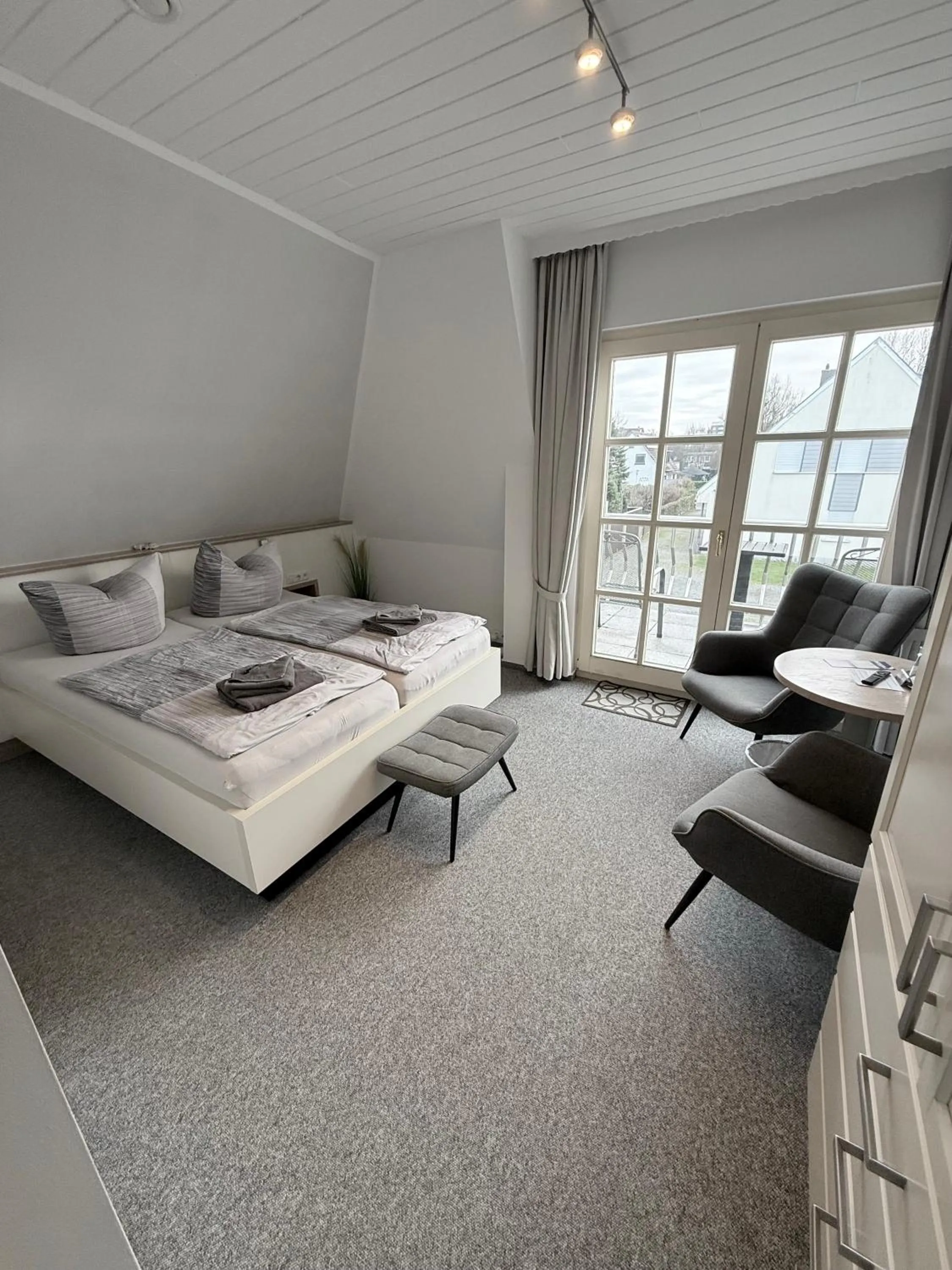 Photo of the whole room, Bed in Hotel garni Seeluft Büsum