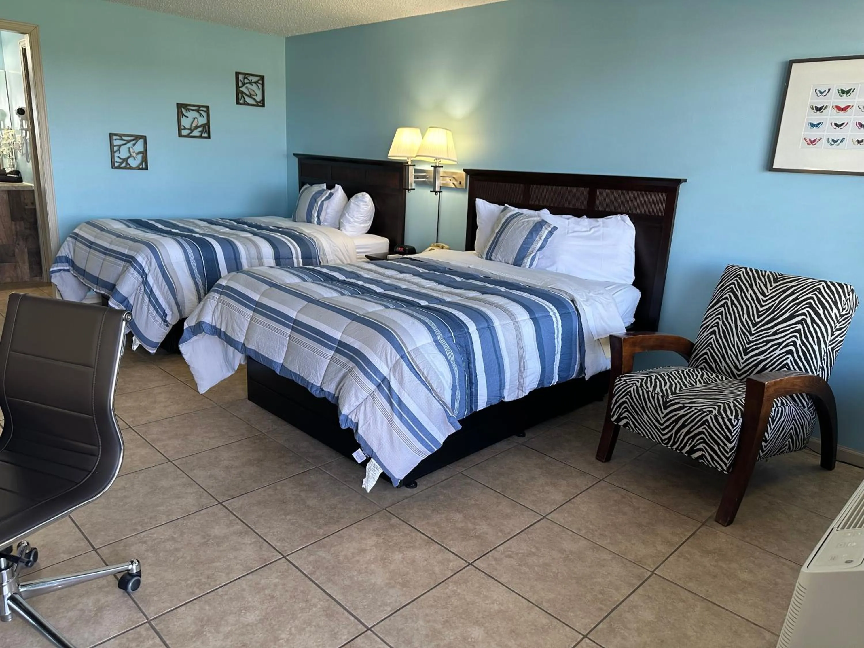 Bedroom, Bed in Geneva Wells Inn