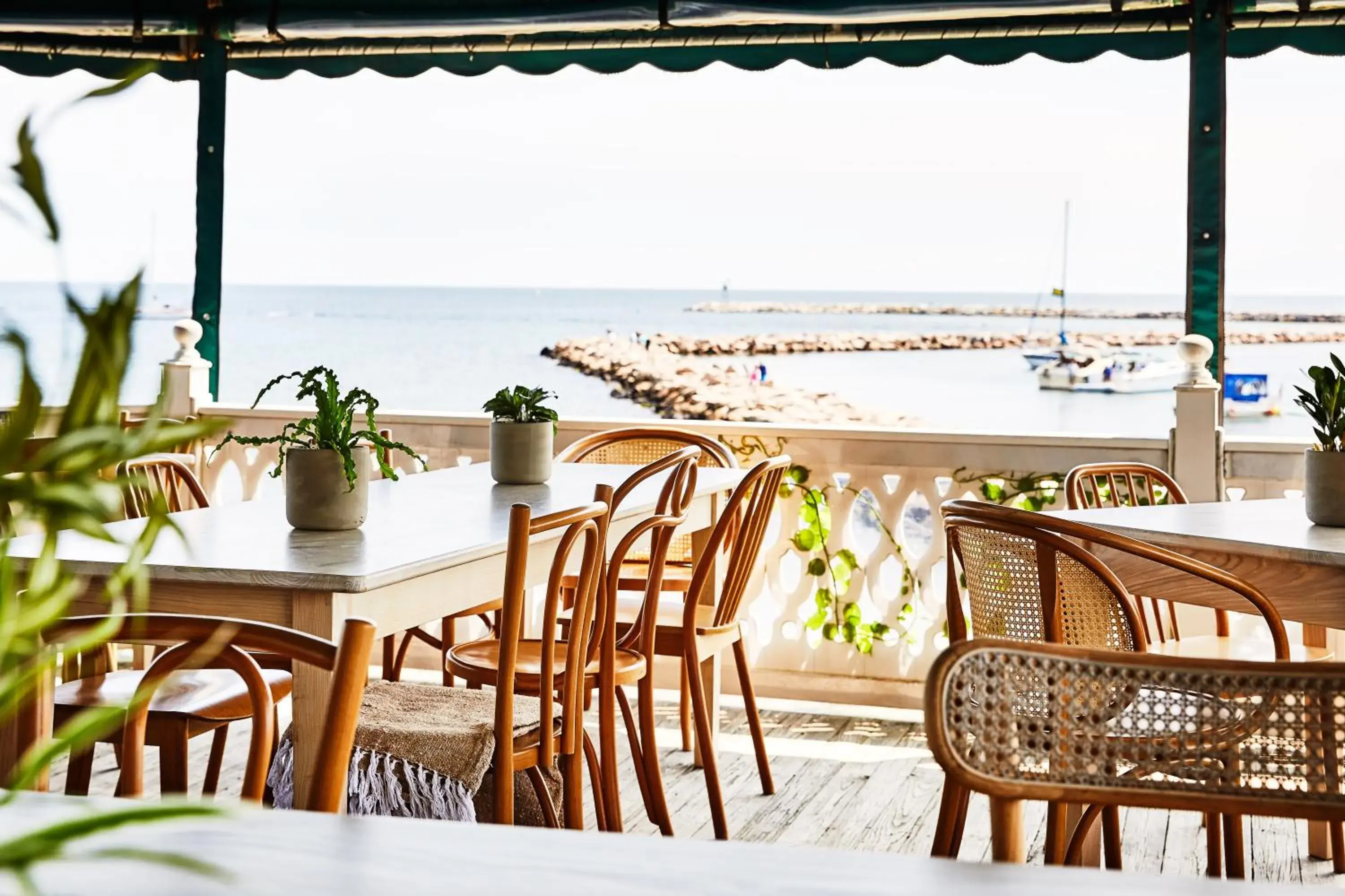 Restaurant/places to eat in Block Island Beach House Restaurant/places to eat in Block Island Beach House