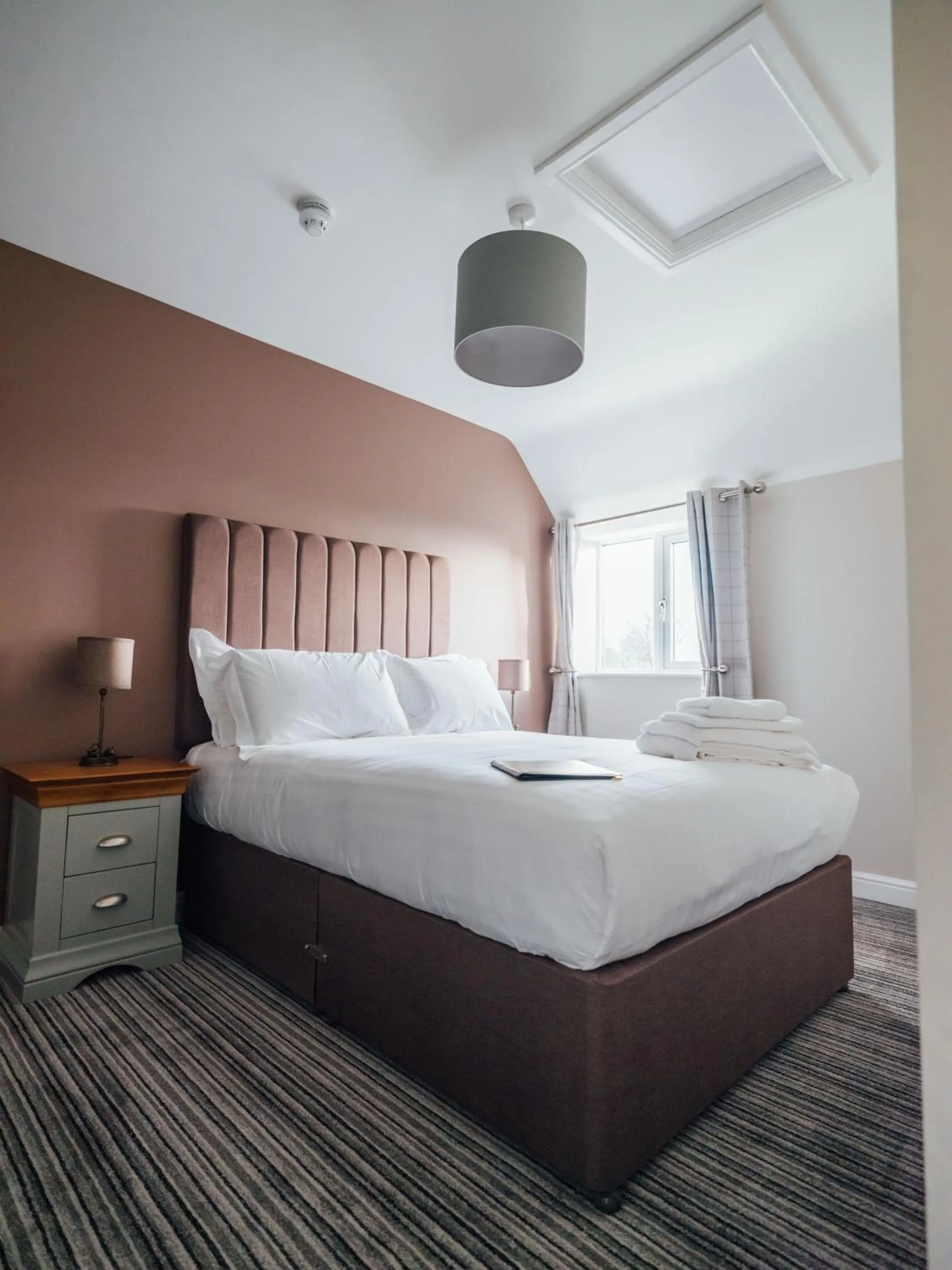 Photo of the whole room, Bed in The Bell Inn