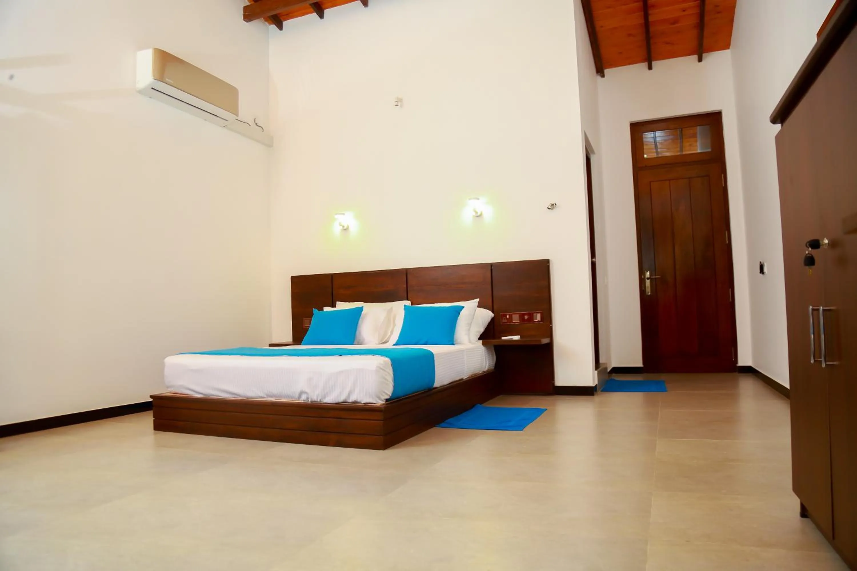 Bedroom, Bed in Seafood Restaurant and Motel