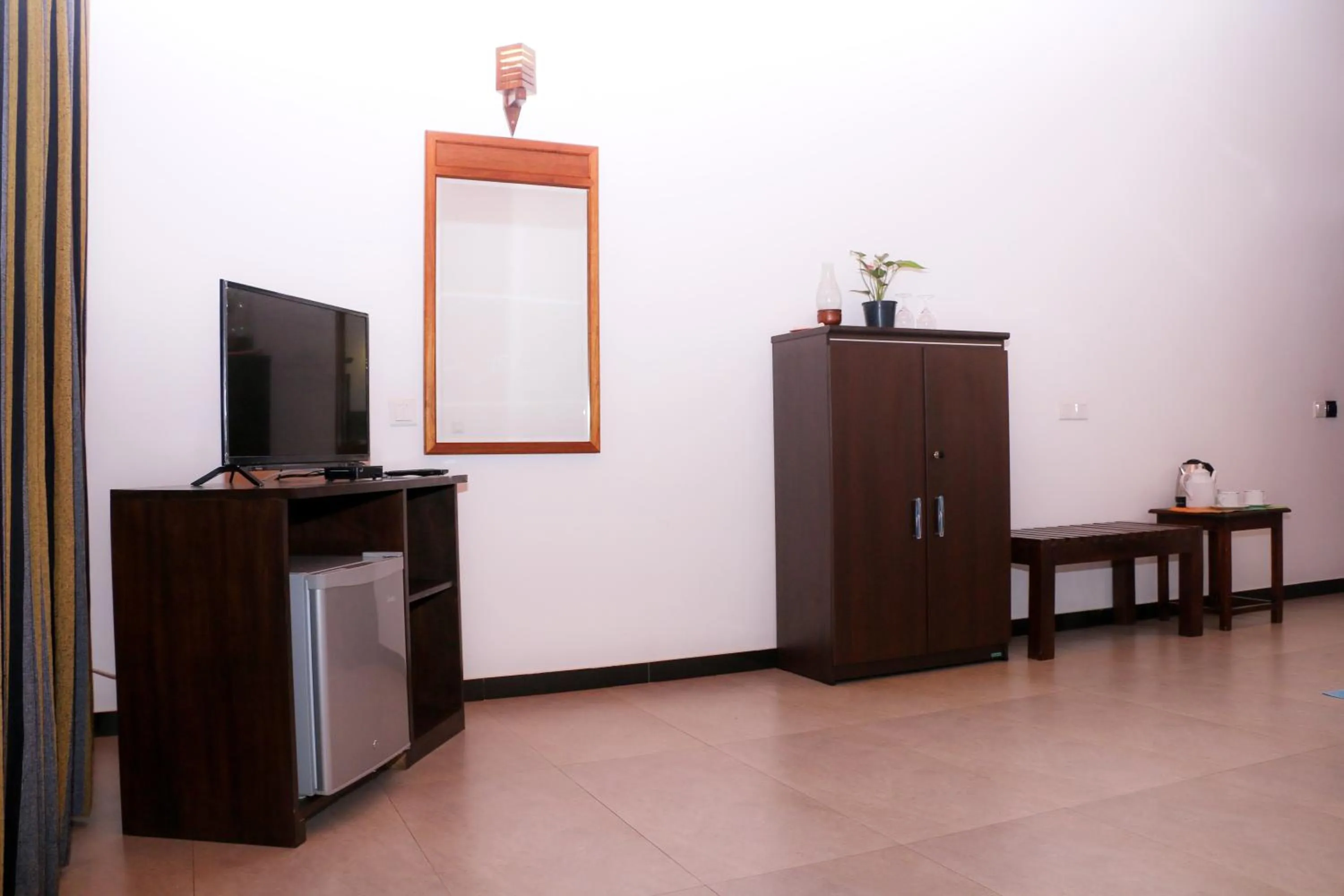 TV and multimedia in Seafood Restaurant and Motel